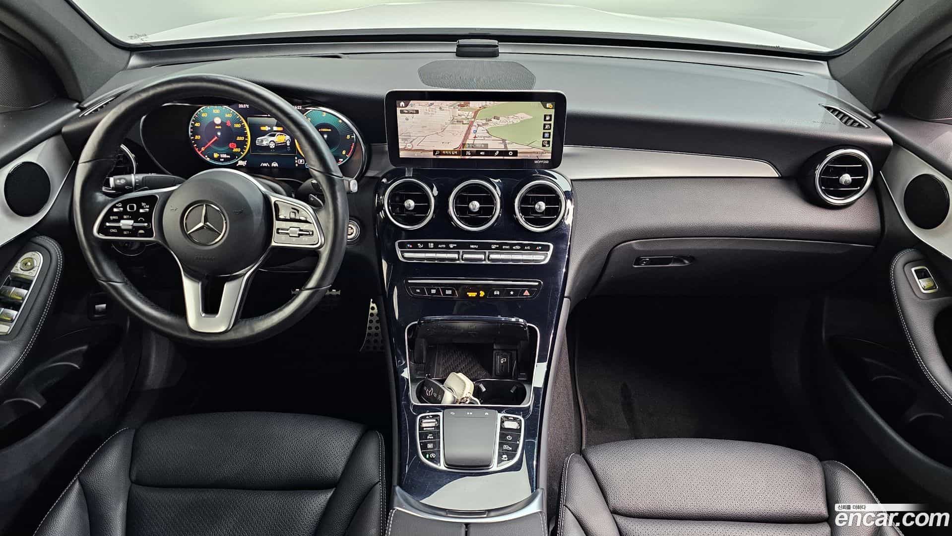 GLC-Class Mercedes-Benz 2021.4-INNER-007