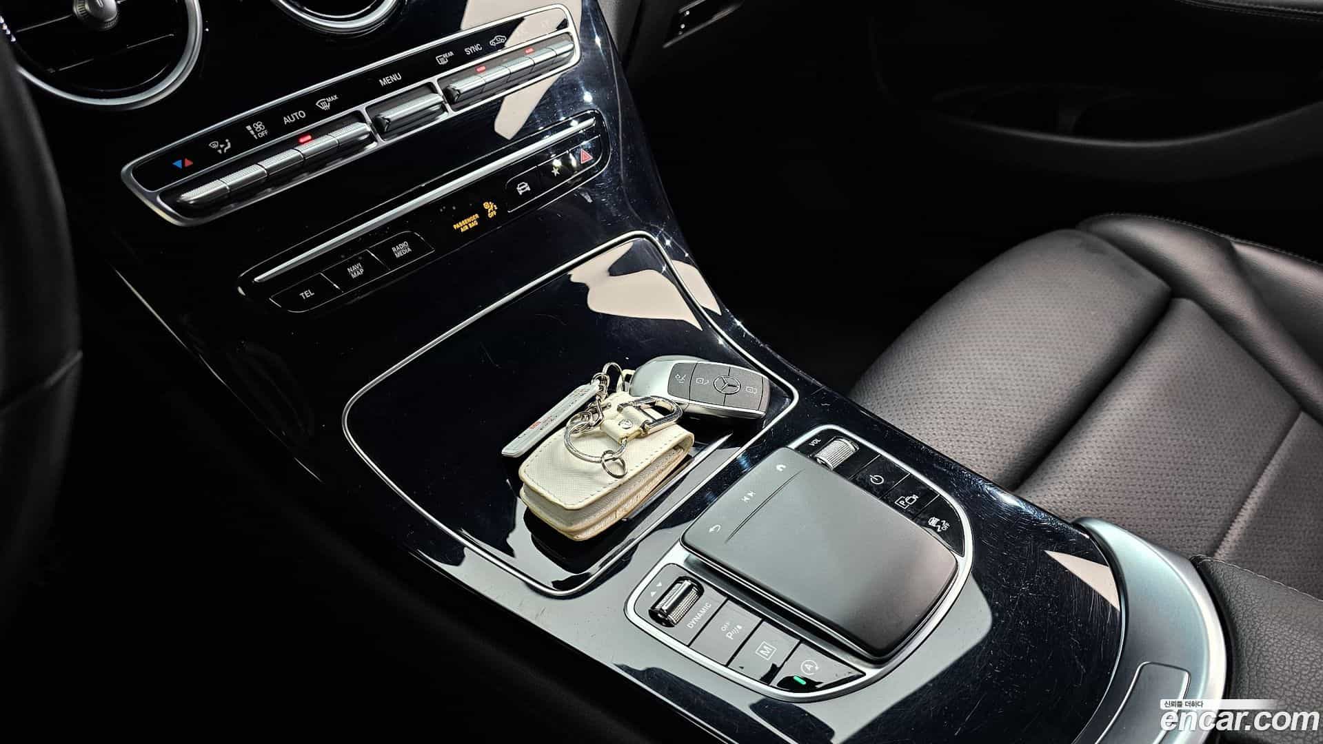GLC-Class Mercedes-Benz 2021.4-INNER-009