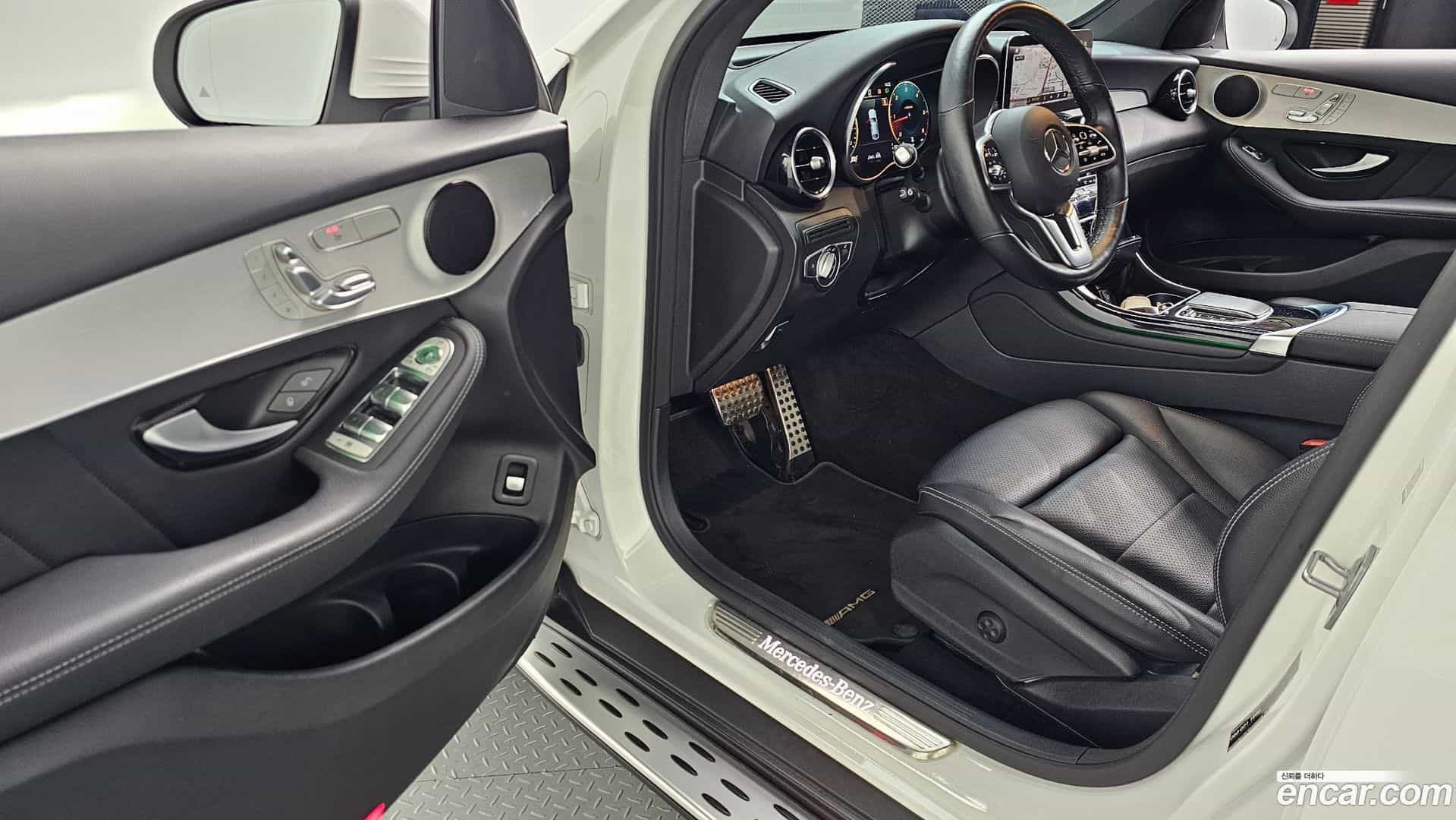 GLC-Class Mercedes-Benz 2021.4-INNER-010