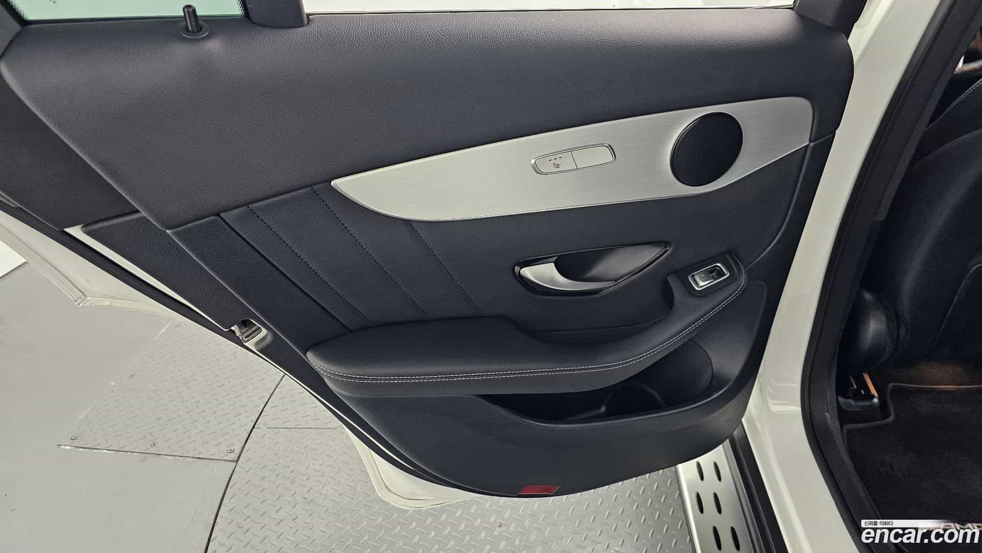 GLC-Class Mercedes-Benz 2021.4-INNER-035
