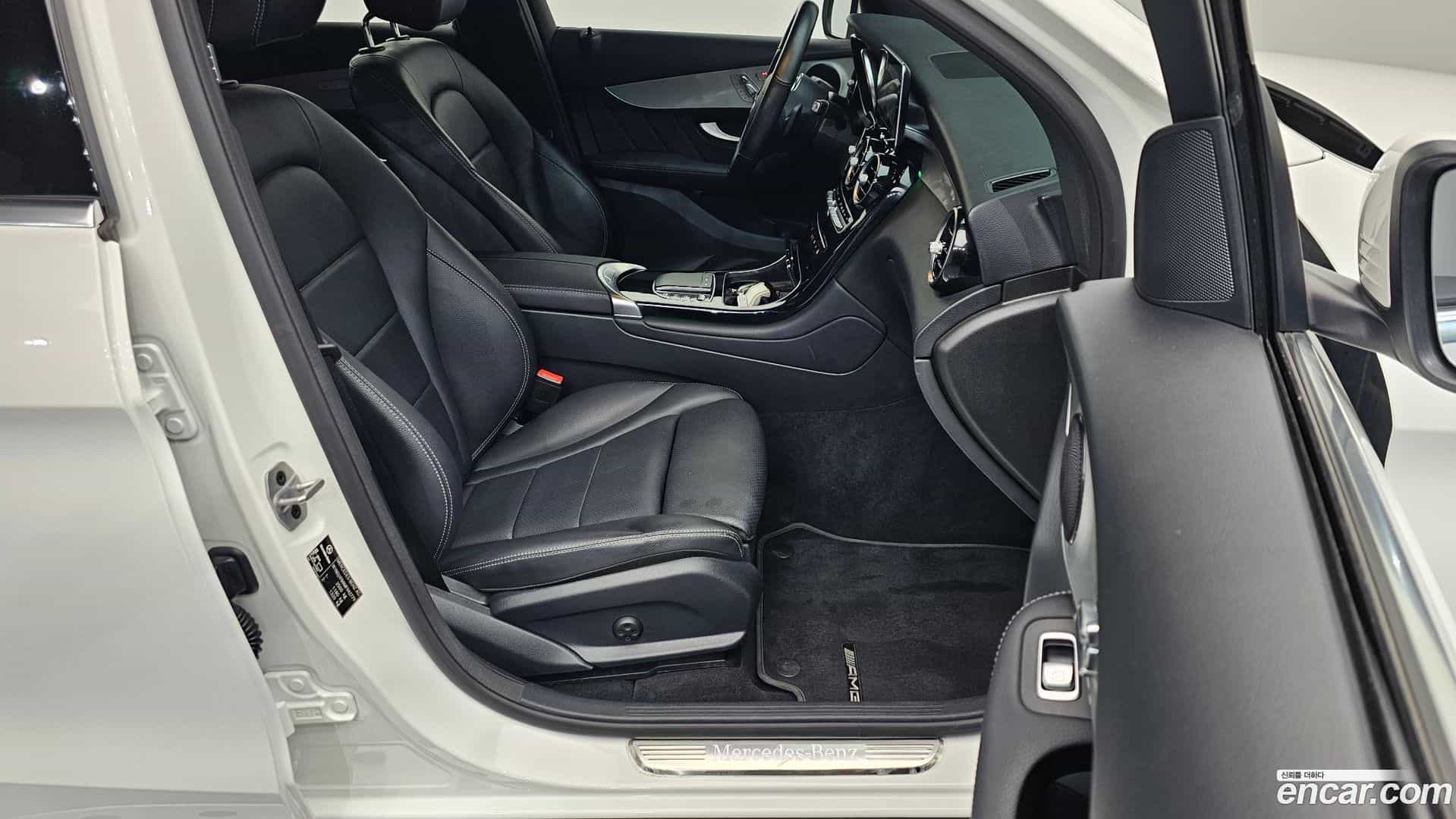GLC-Class Mercedes-Benz 2021.4-INNER-036