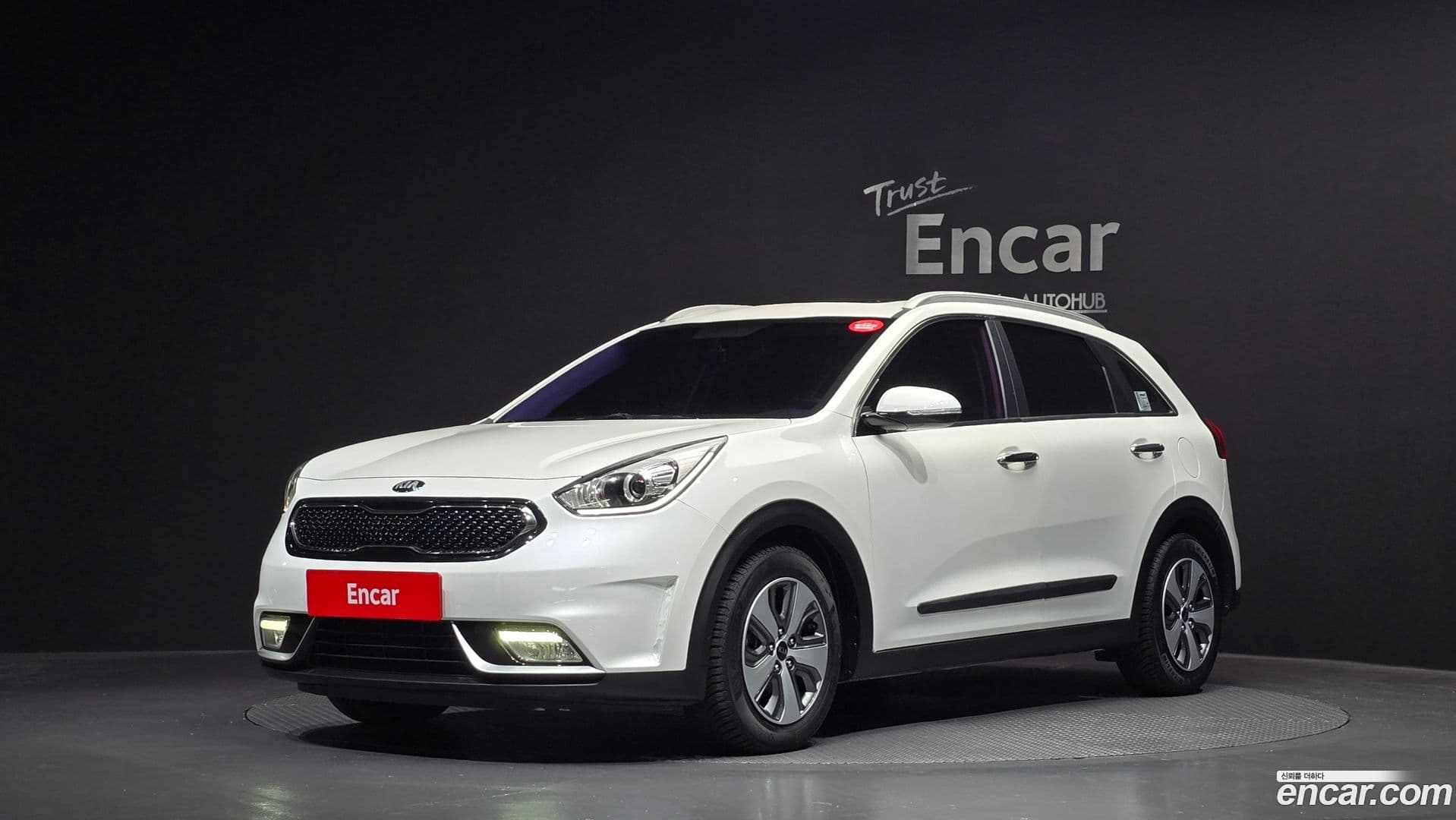 Main__Slider__Photo:Niro Kia 2016.10-0
