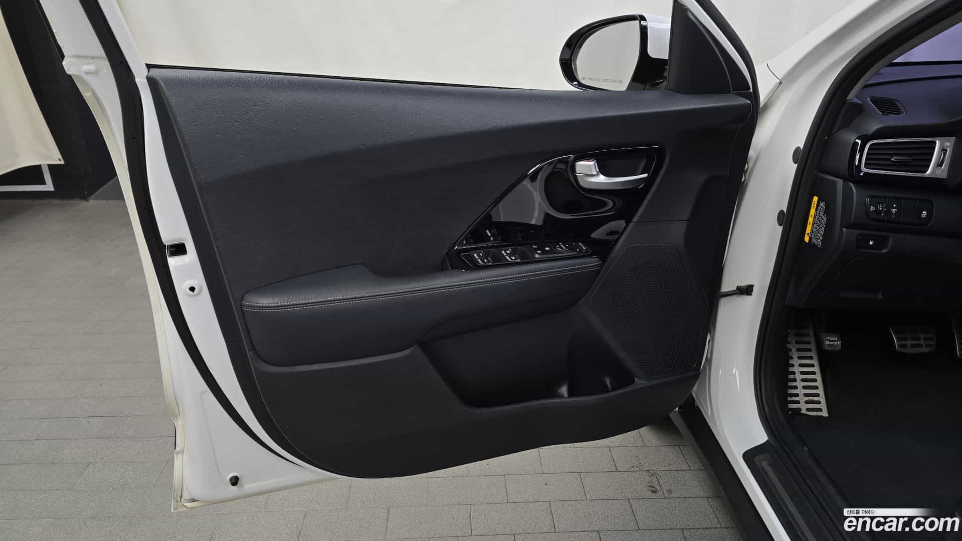 Niro Kia 2016.10-INNER-034