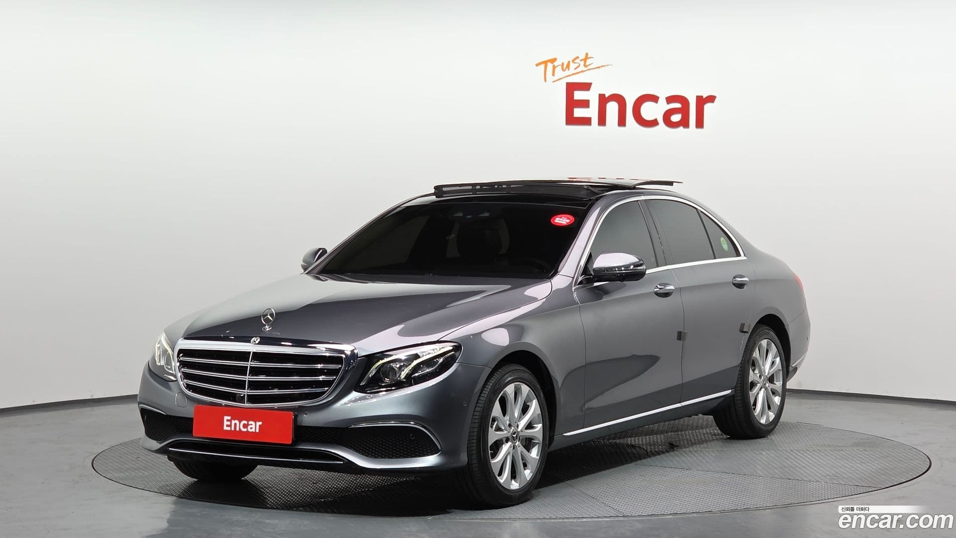 Main__Slider__Photo:E-Class Mercedes-Benz 2019.4-0