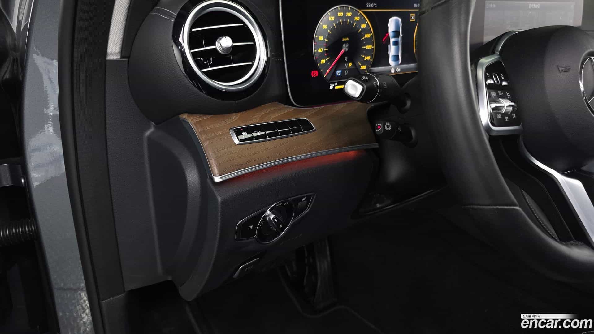 E-Class Mercedes-Benz 2019.4-OPTION-017