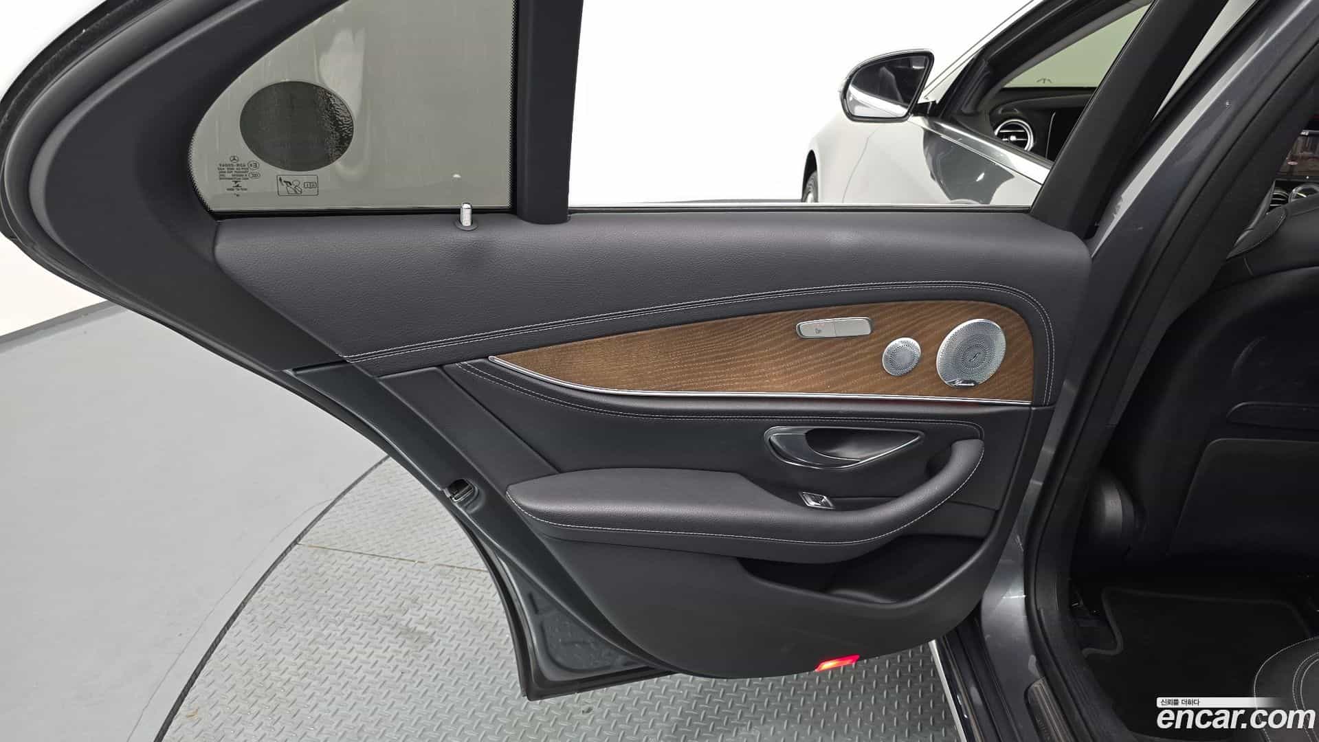 E-Class Mercedes-Benz 2019.4-INNER-035