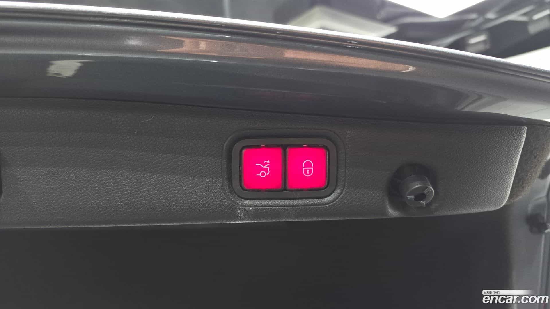 E-Class Mercedes-Benz 2019.4-OPTION-040