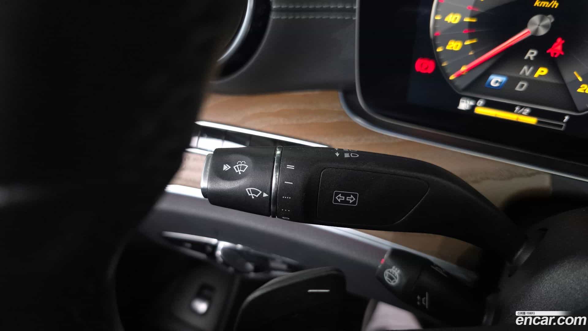 E-Class Mercedes-Benz 2019.4-OPTION-041