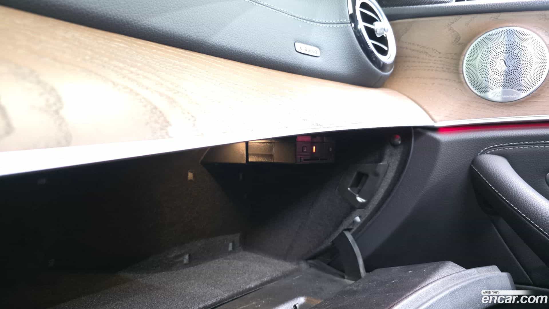 E-Class Mercedes-Benz 2019.4-OPTION-044