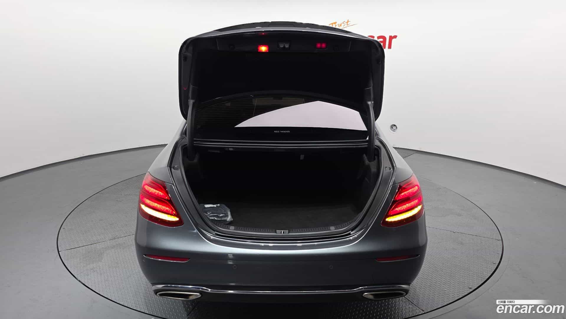 E-Class Mercedes-Benz 2019.4-OPTION-046