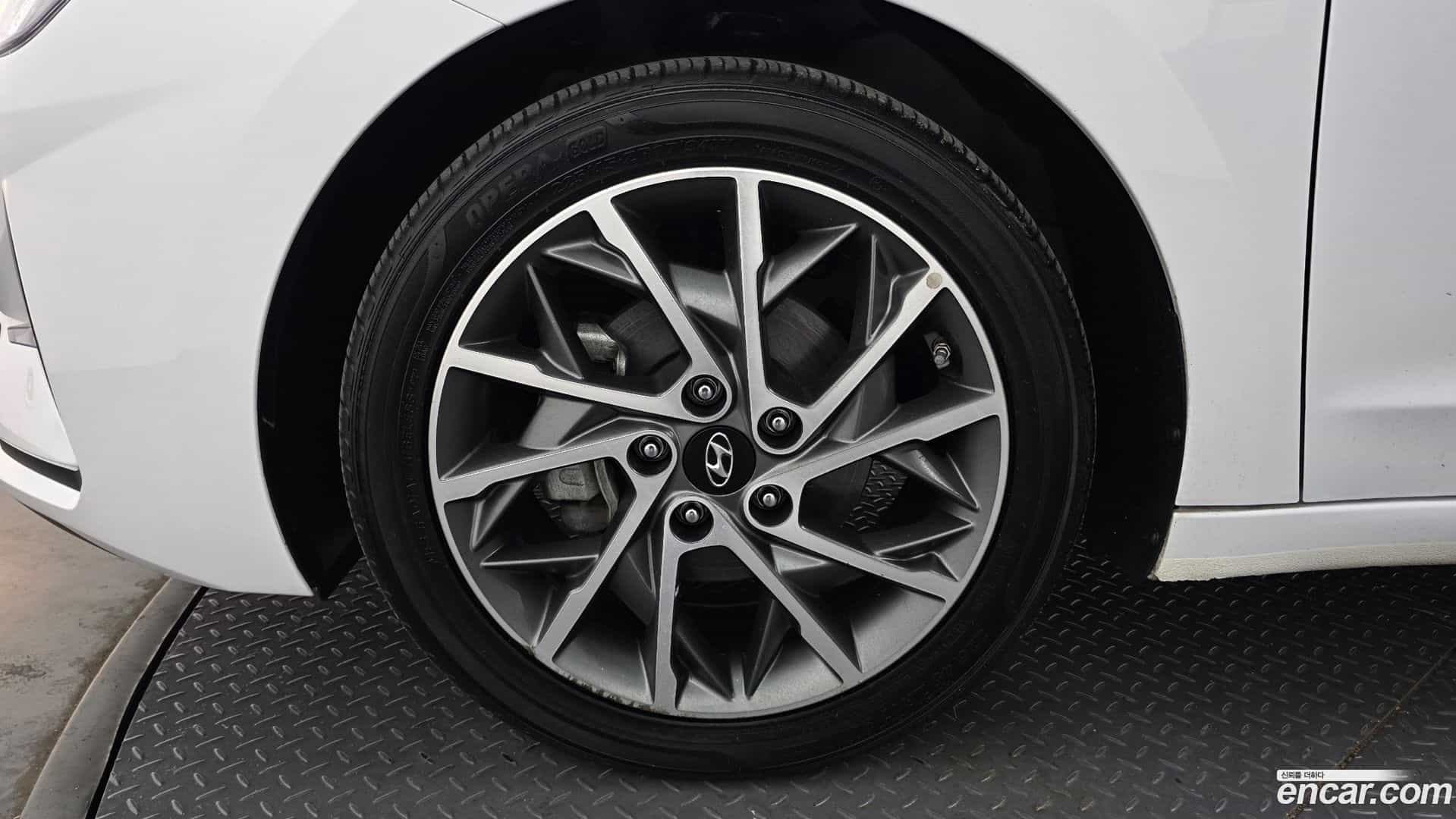 AVANTE Hyundai 2019.2-OUTER-005