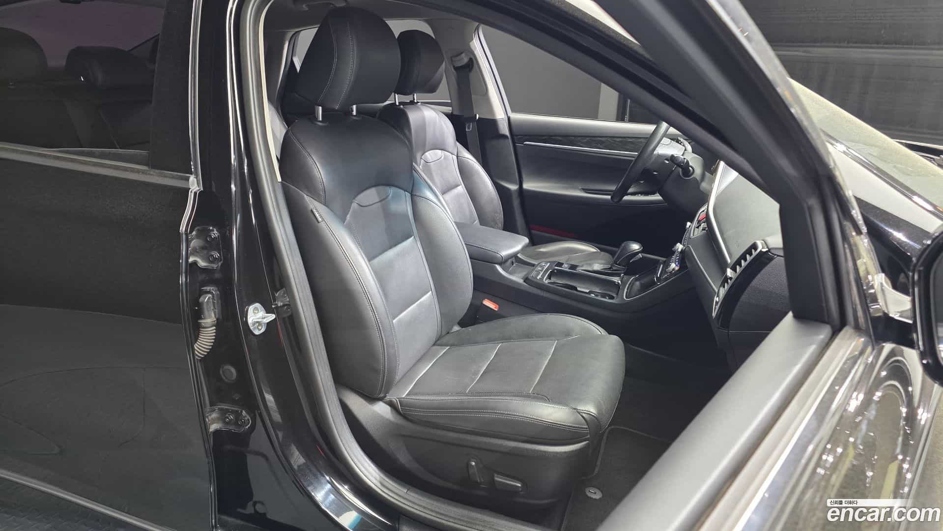 Grandeur Hyundai 2018.10-INNER-036