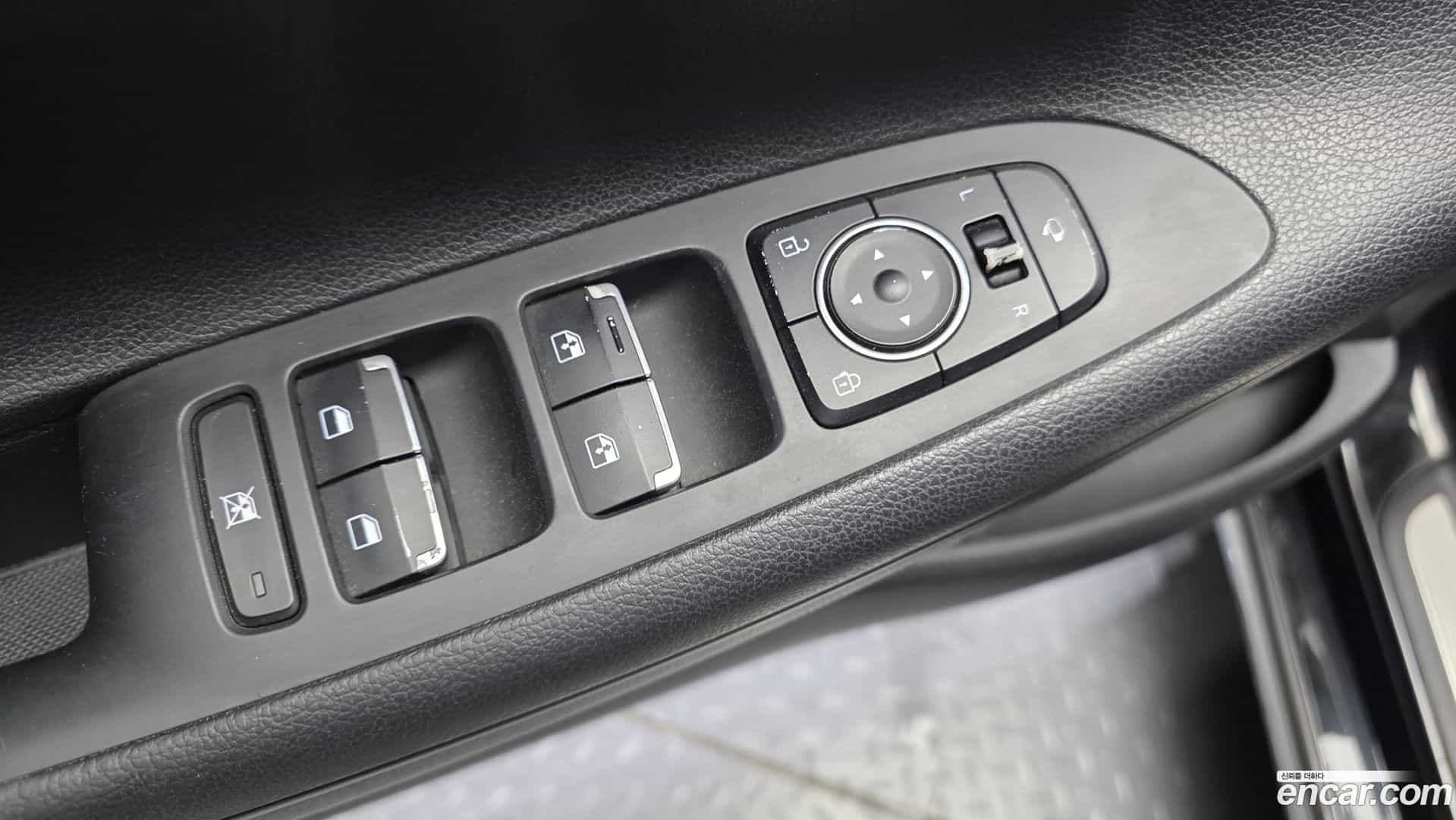 Grandeur Hyundai 2018.10-OPTION-041
