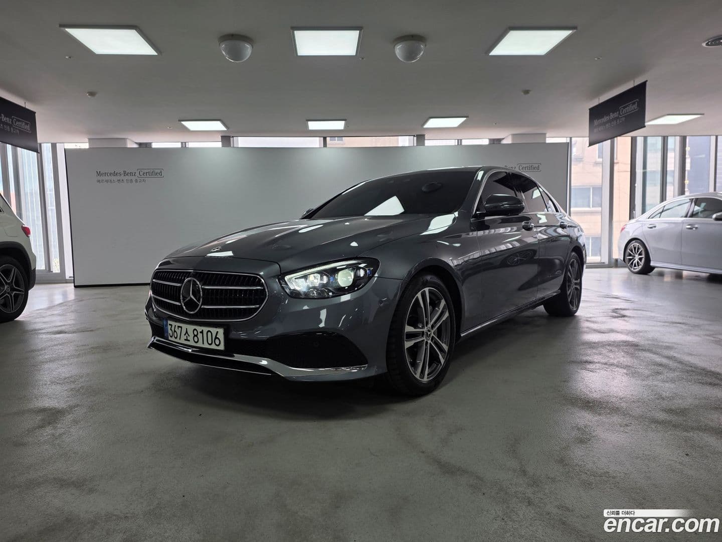 Main__Slider__Photo:E-Class Mercedes-Benz 2022.2-0