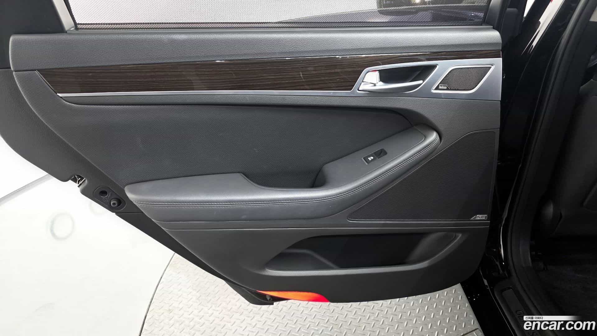 G80 Genesis 2017.8-INNER-035