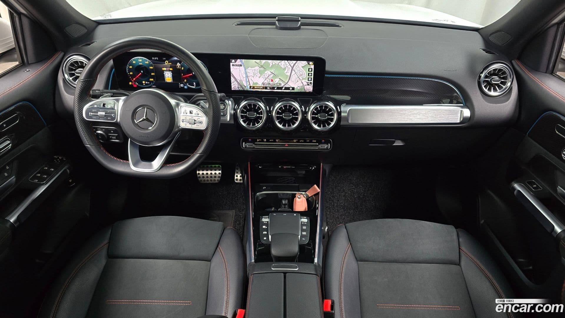 Main__Slider__Photo:GLB-Class Mercedes-Benz 2021.9-6