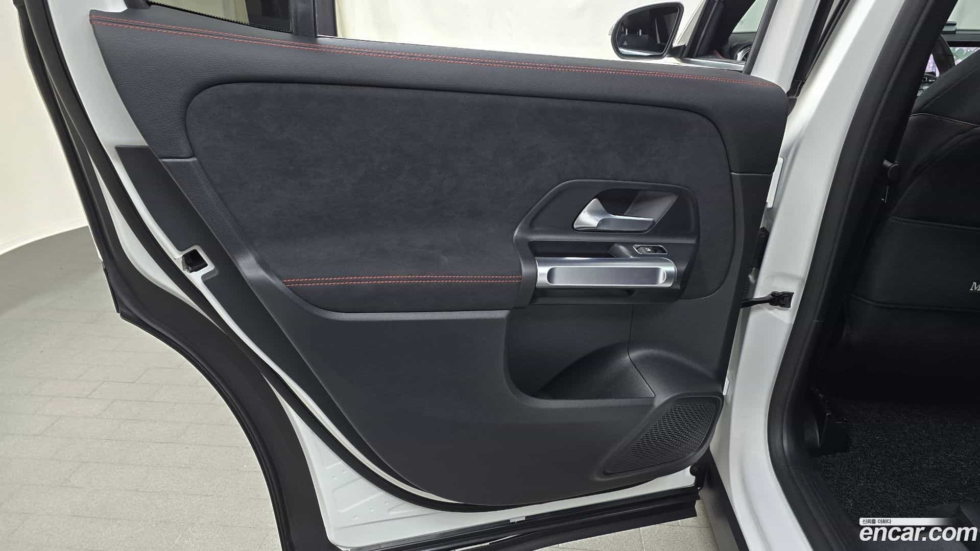 GLB-Class Mercedes-Benz 2021.9-INNER-035