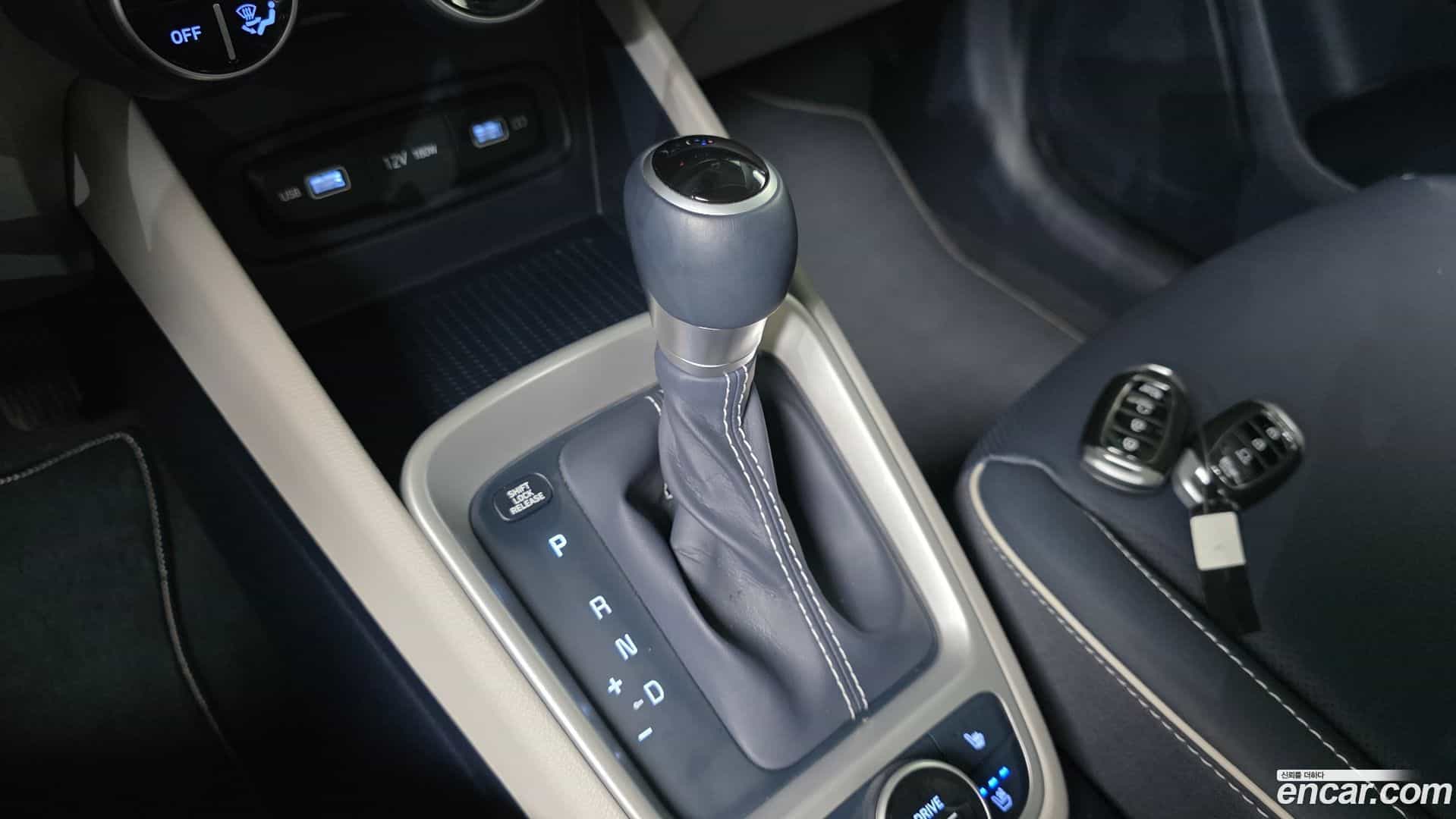 Venue Hyundai 2022.1-INNER-009