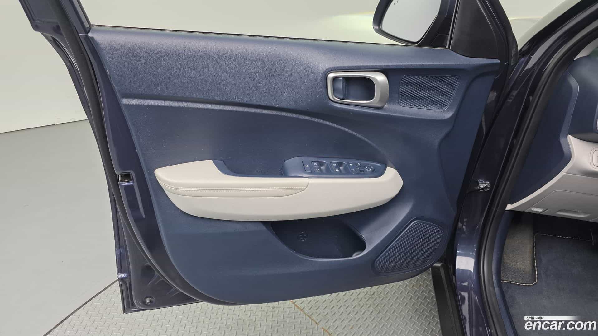 Venue Hyundai 2022.1-INNER-034