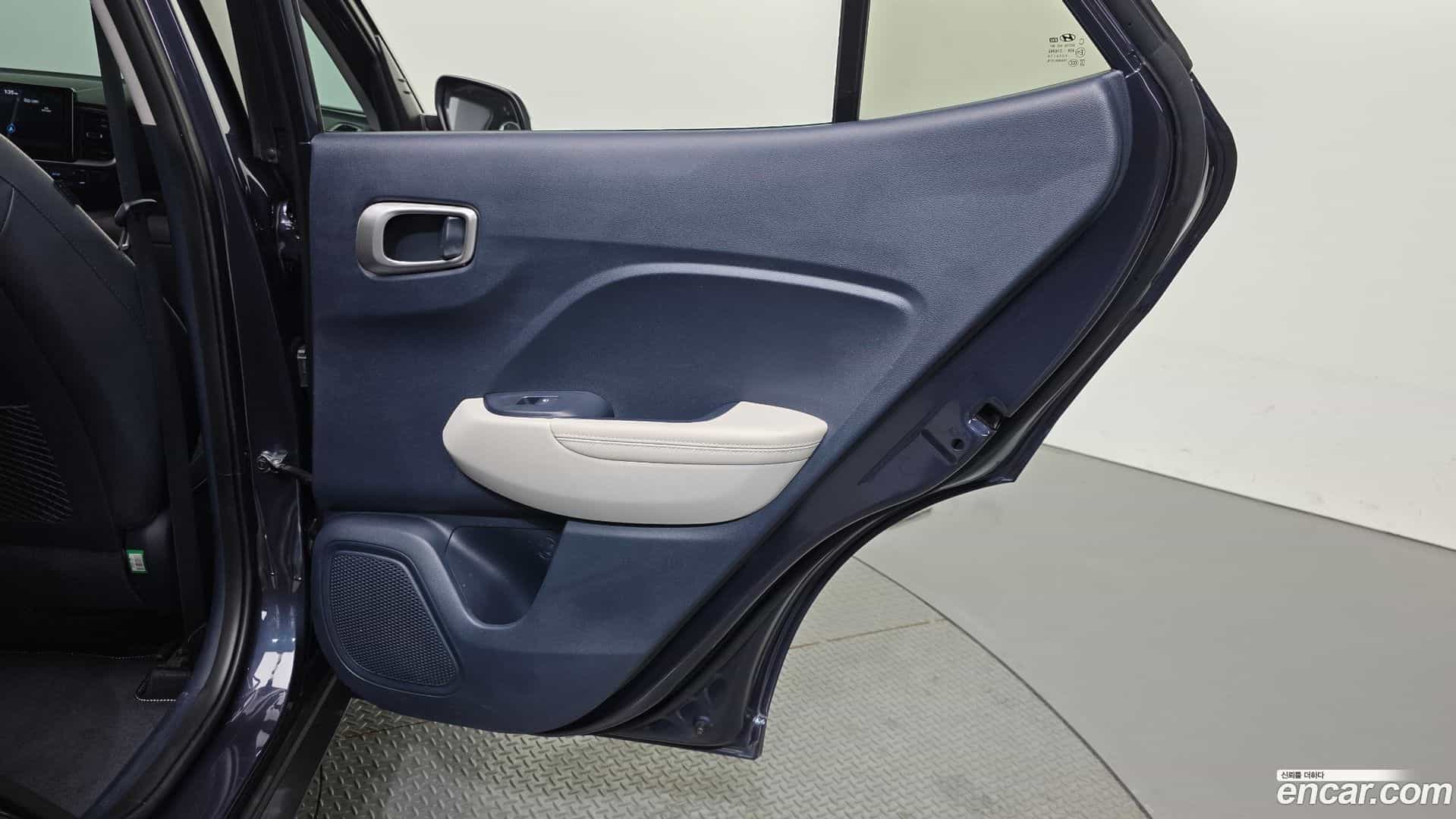 Venue Hyundai 2022.1-INNER-035