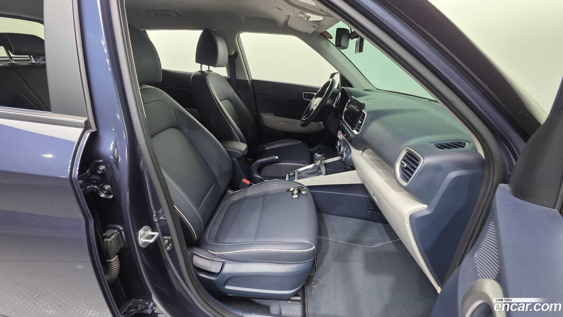 Venue Hyundai 2022.1-INNER-036