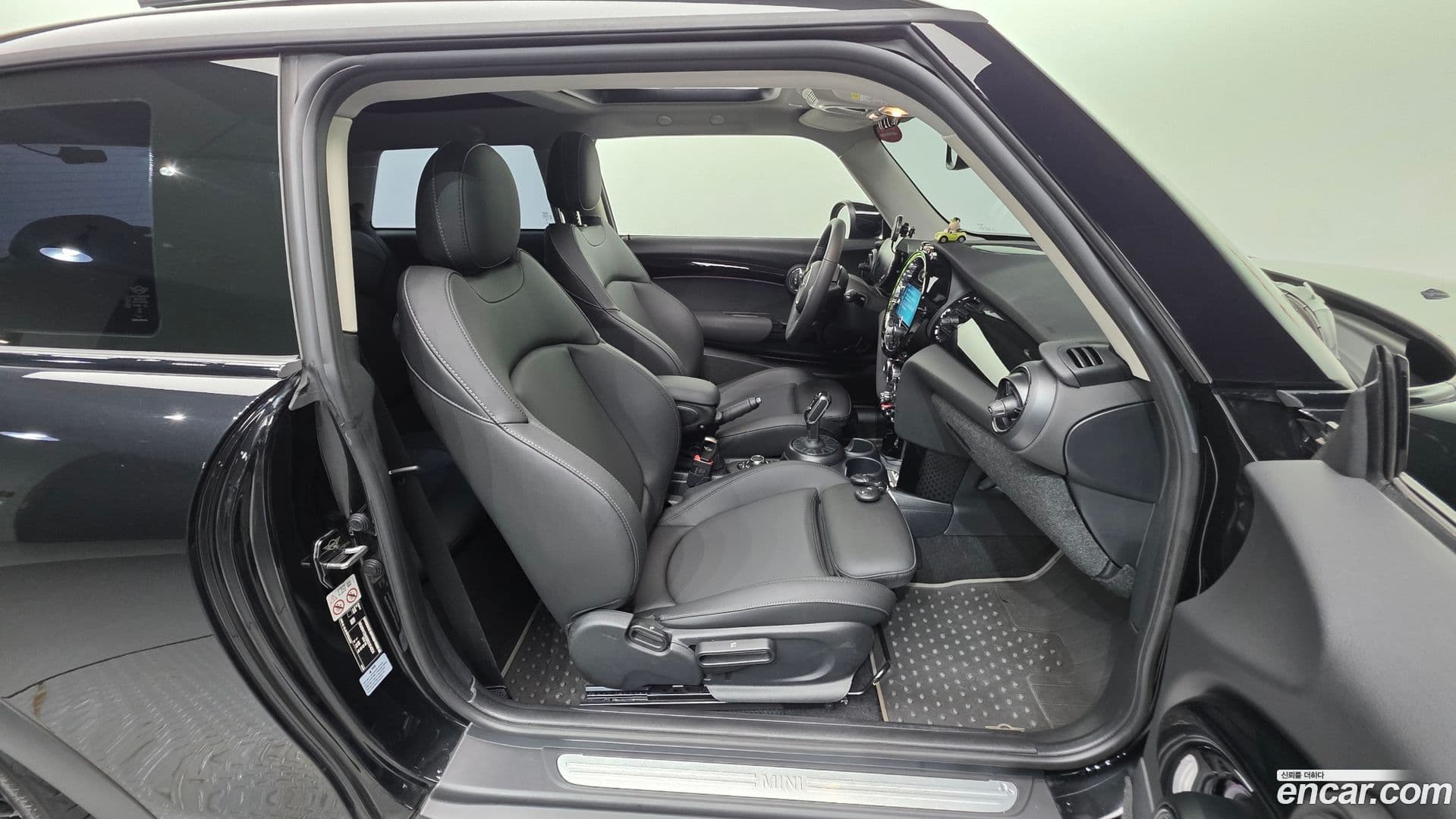 Main__Slider__Photo:Cooper Mini 2023.5-25