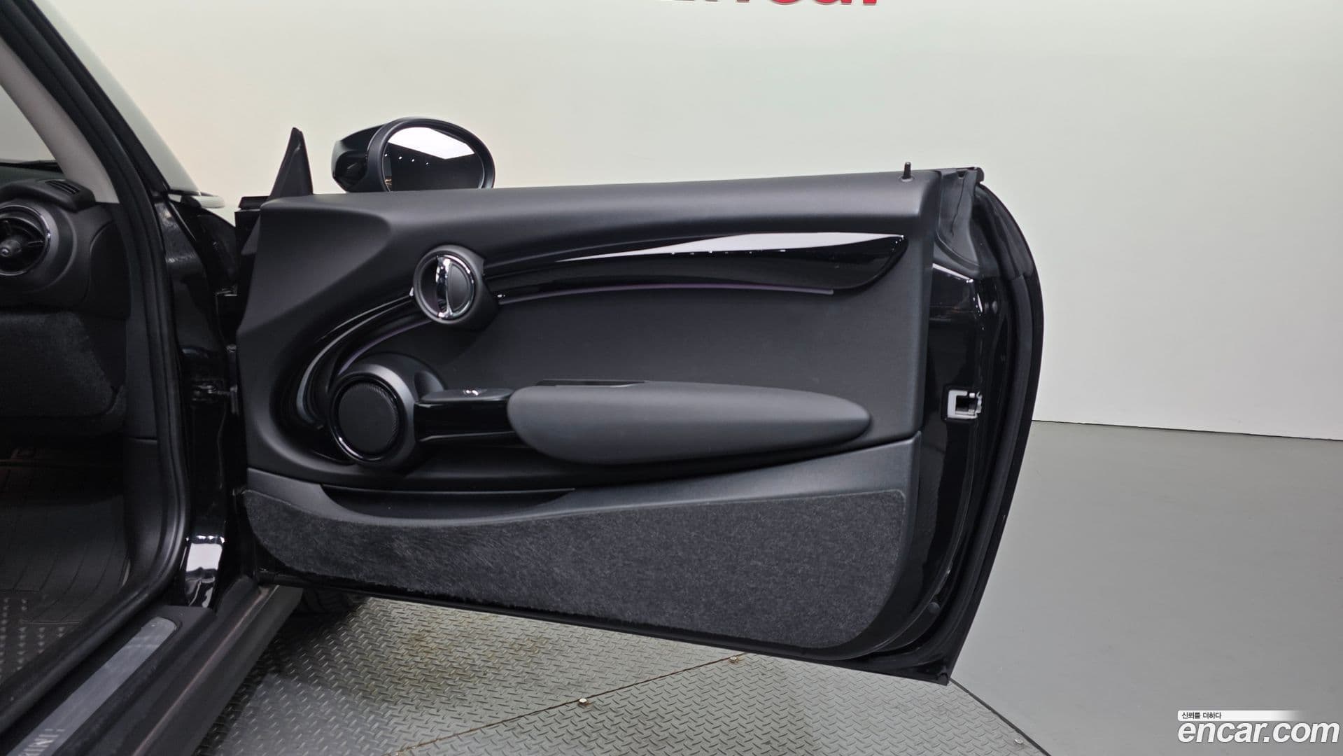 Main__Slider__Photo:Cooper Mini 2023.5-29