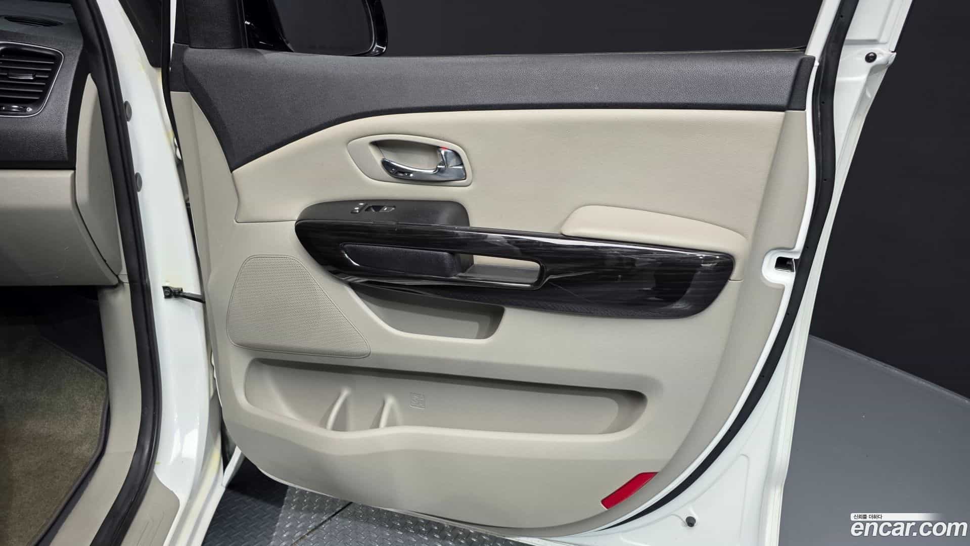 Canival Kia 2019.1-INNER-035