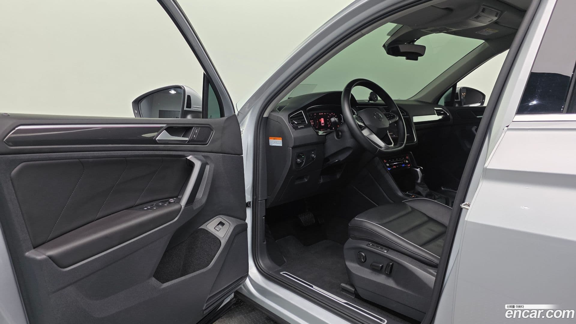 Main__Slider__Photo:Tiguan Volkswagen 2023.11-9