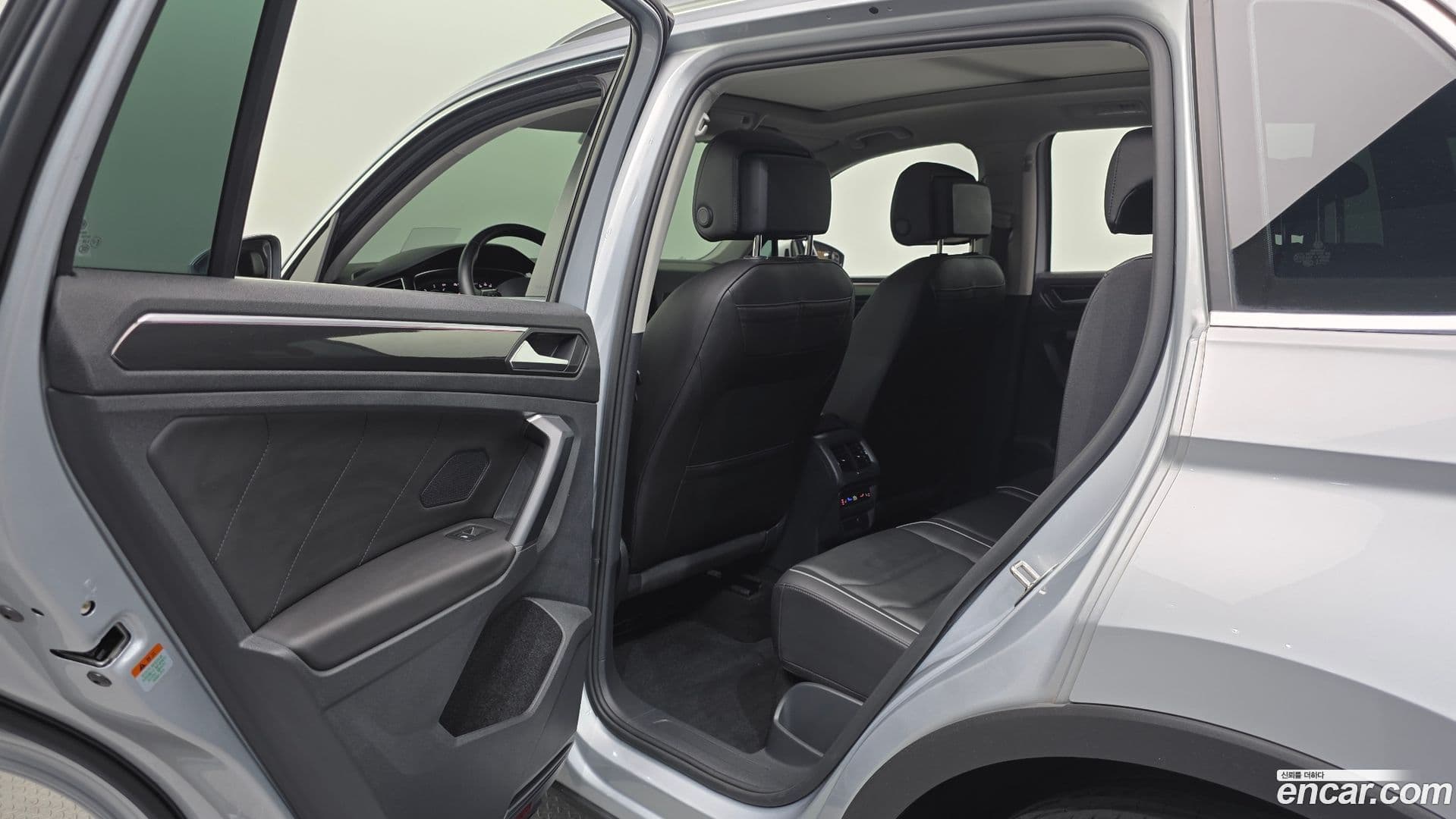 Main__Slider__Photo:Tiguan Volkswagen 2023.11-14