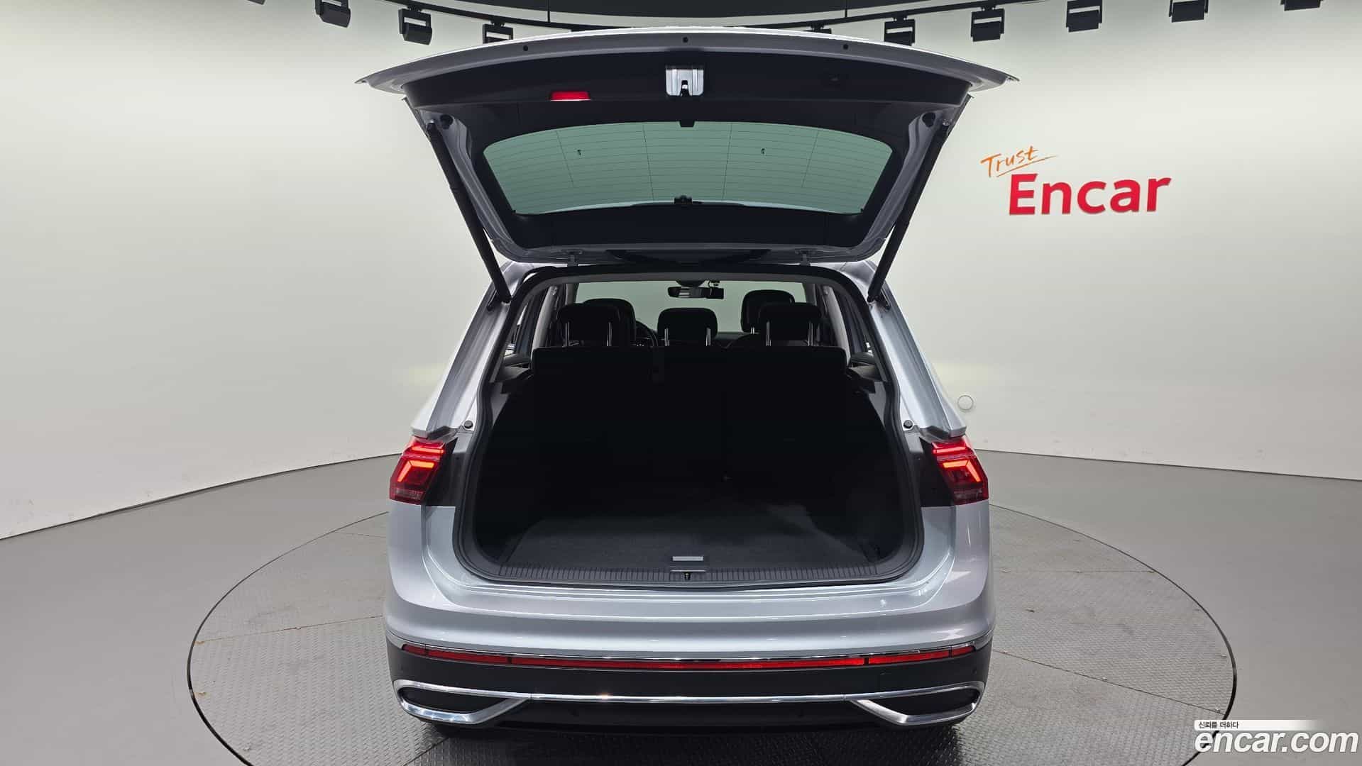 Tiguan Volkswagen 2023.11-OPTION-022