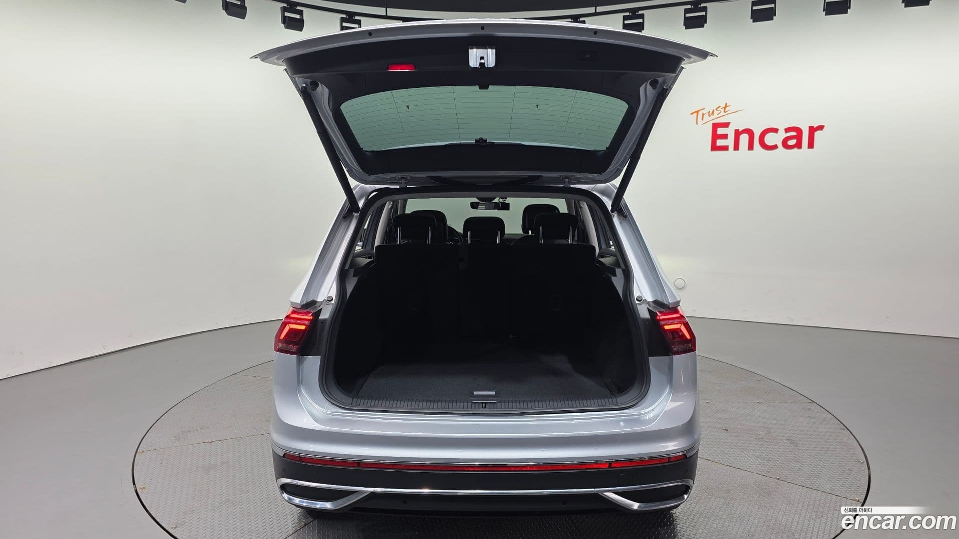 Main__Slider__Photo:Tiguan Volkswagen 2023.11-17