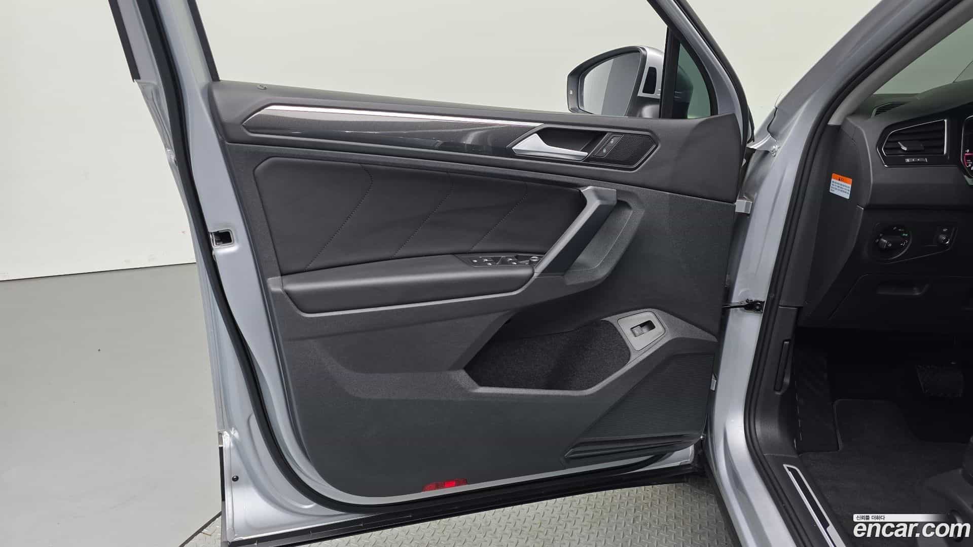 Tiguan Volkswagen 2023.11-INNER-034