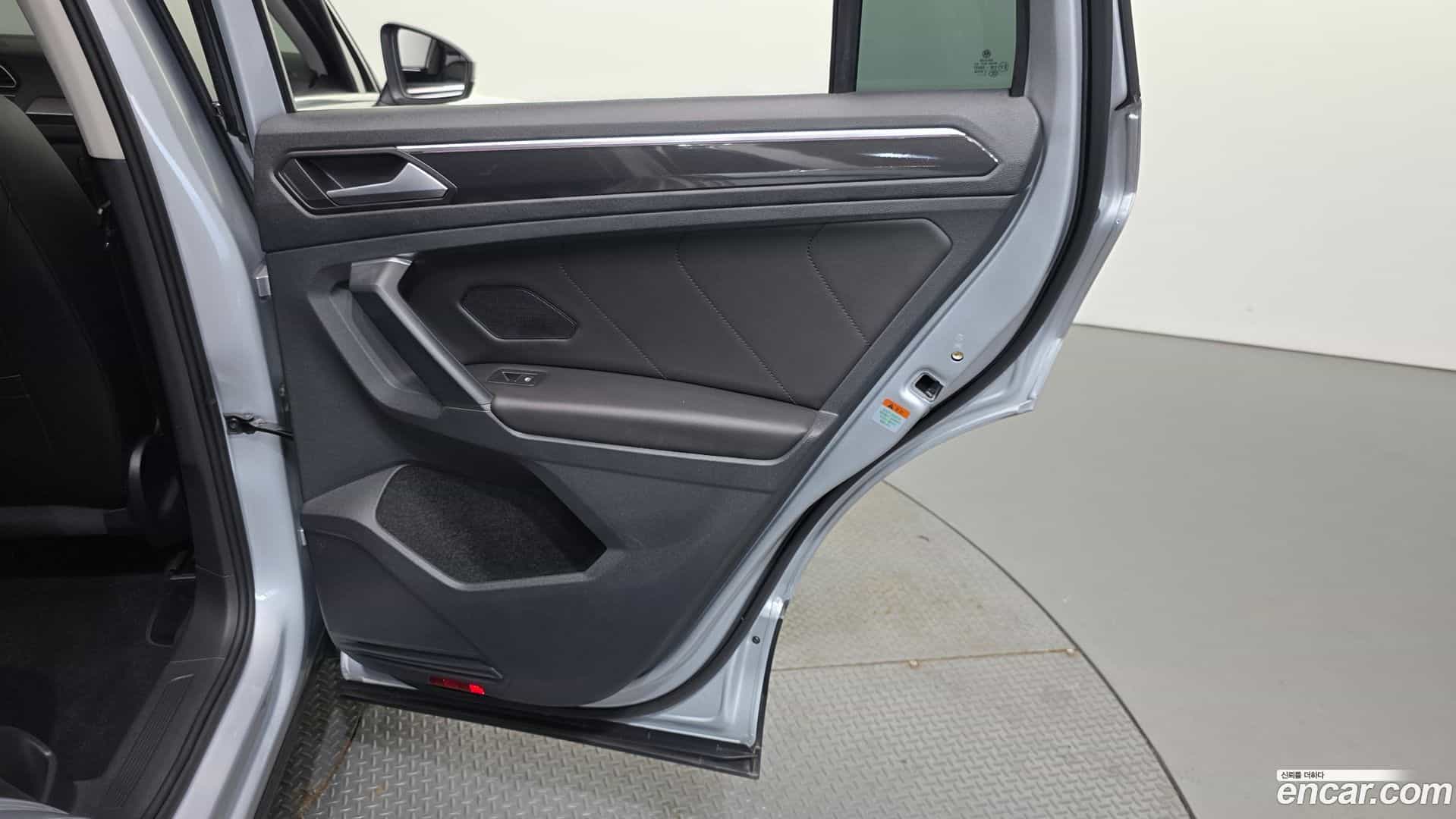 Tiguan Volkswagen 2023.11-INNER-035