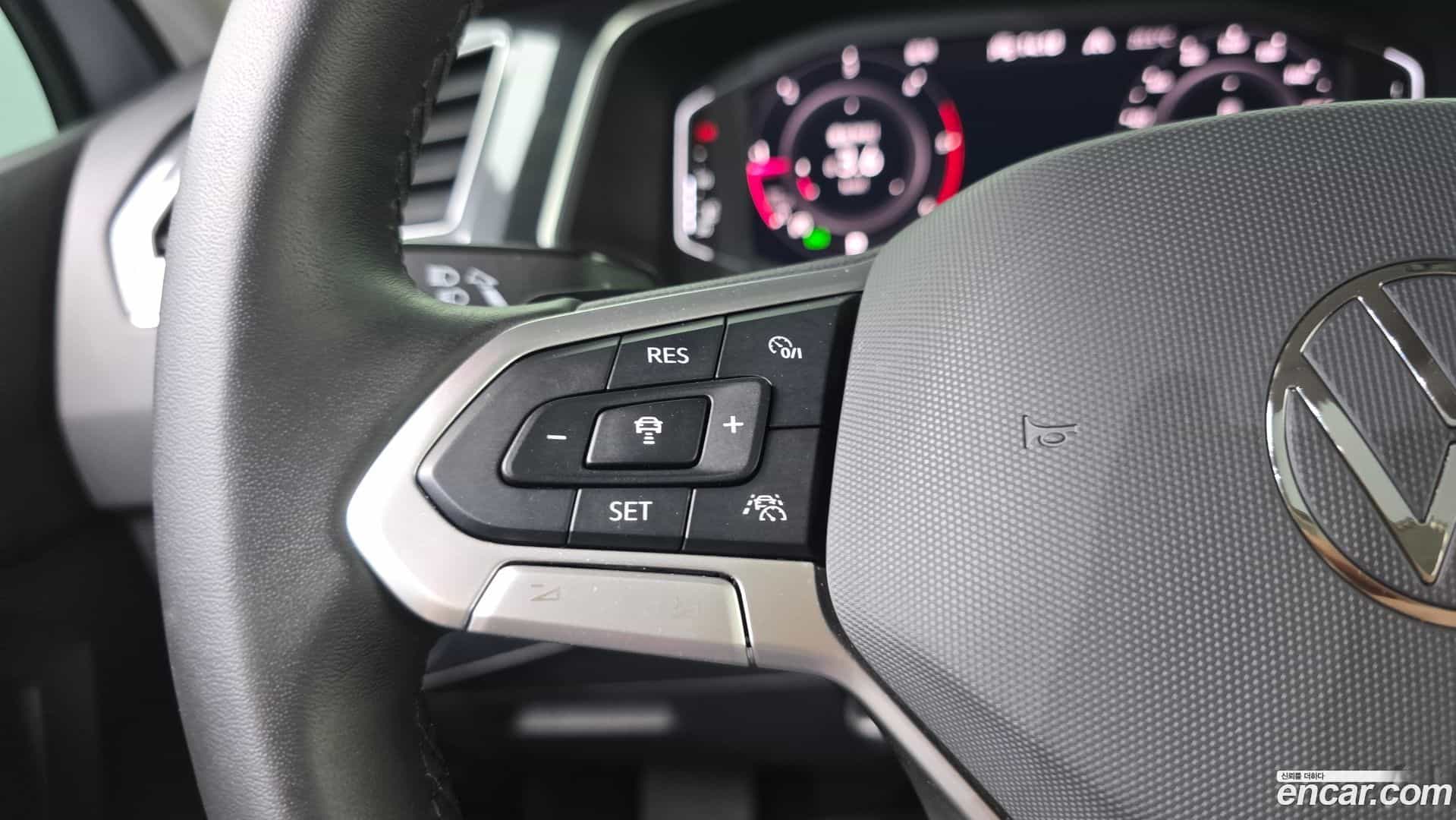 Tiguan Volkswagen 2023.11-OPTION-048