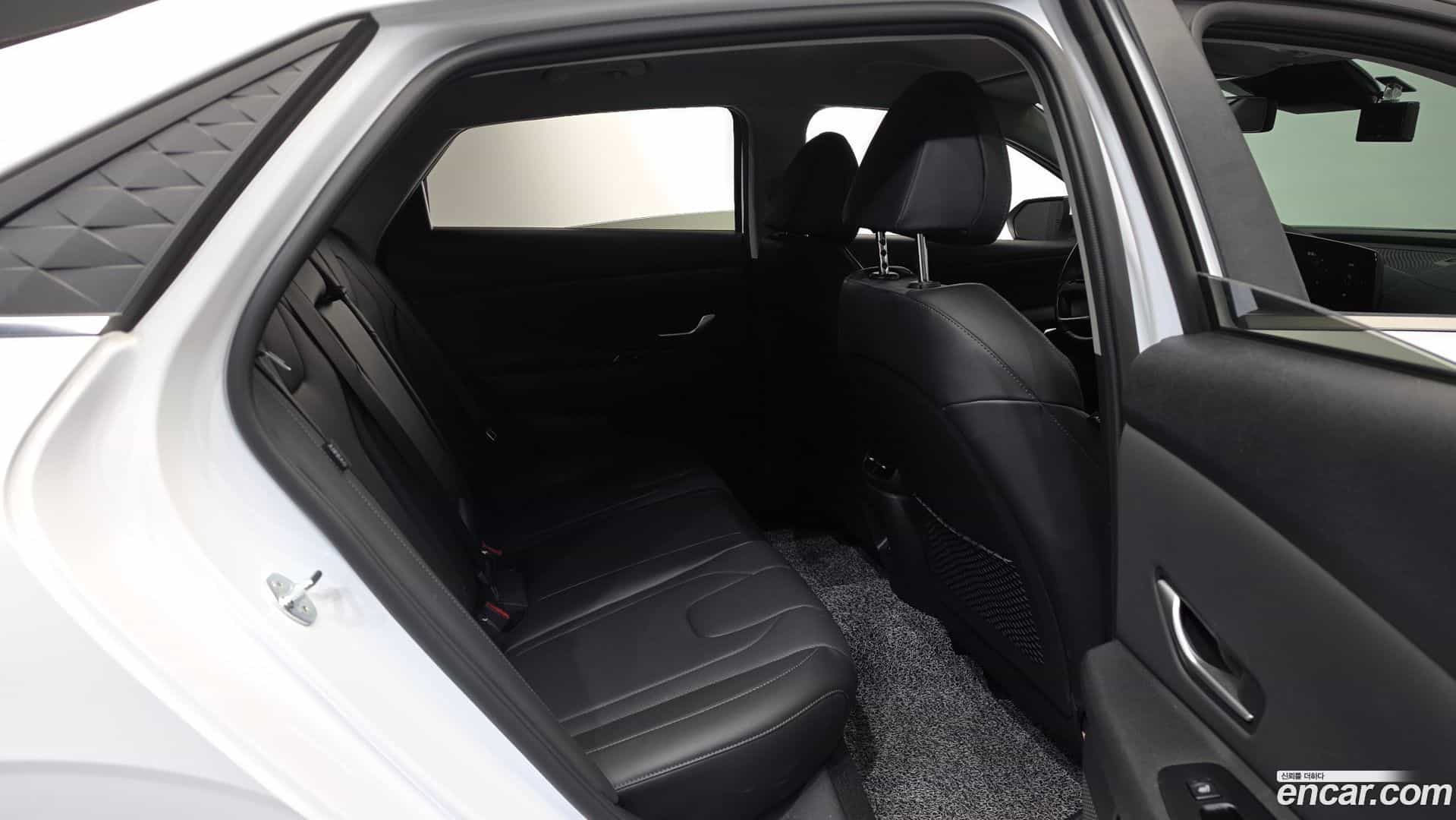 AVANTE Hyundai 2023.9-OPTION-015