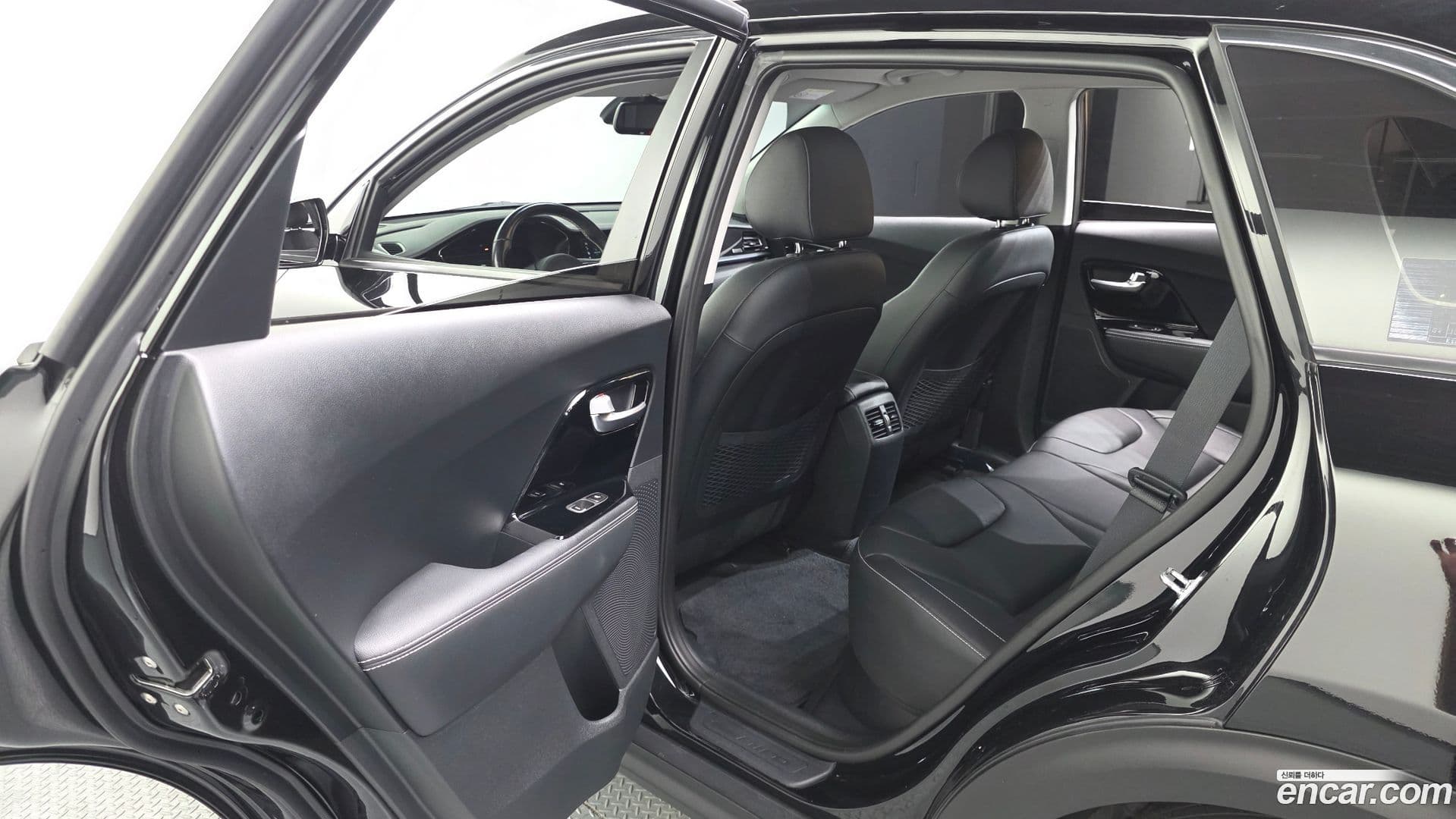 Main__Slider__Photo:Niro Kia 2022.1-25