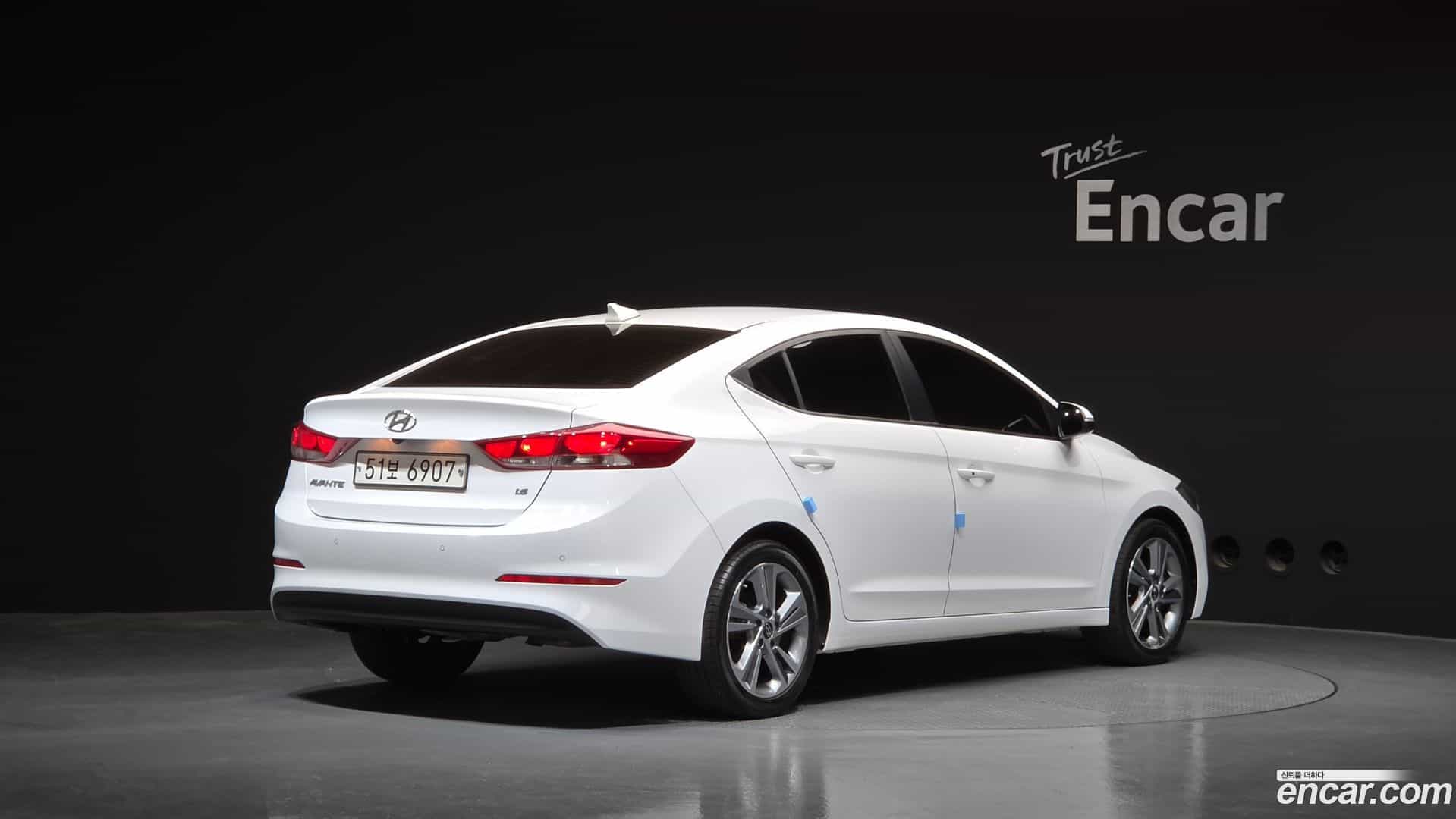 AVANTE Hyundai 2018.8-OUTER-002
