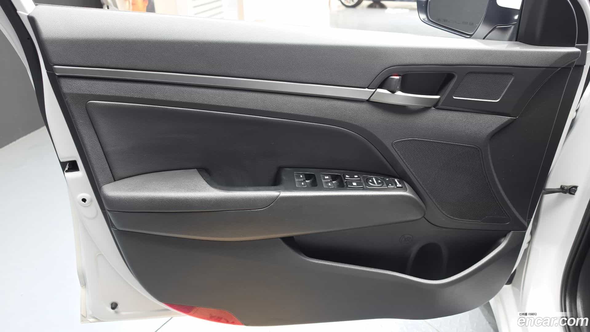 AVANTE Hyundai 2018.8-INNER-034