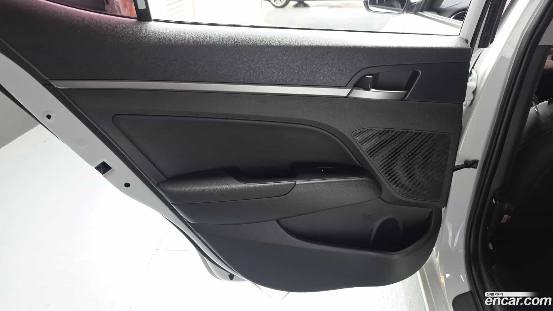 AVANTE Hyundai 2018.8-INNER-035