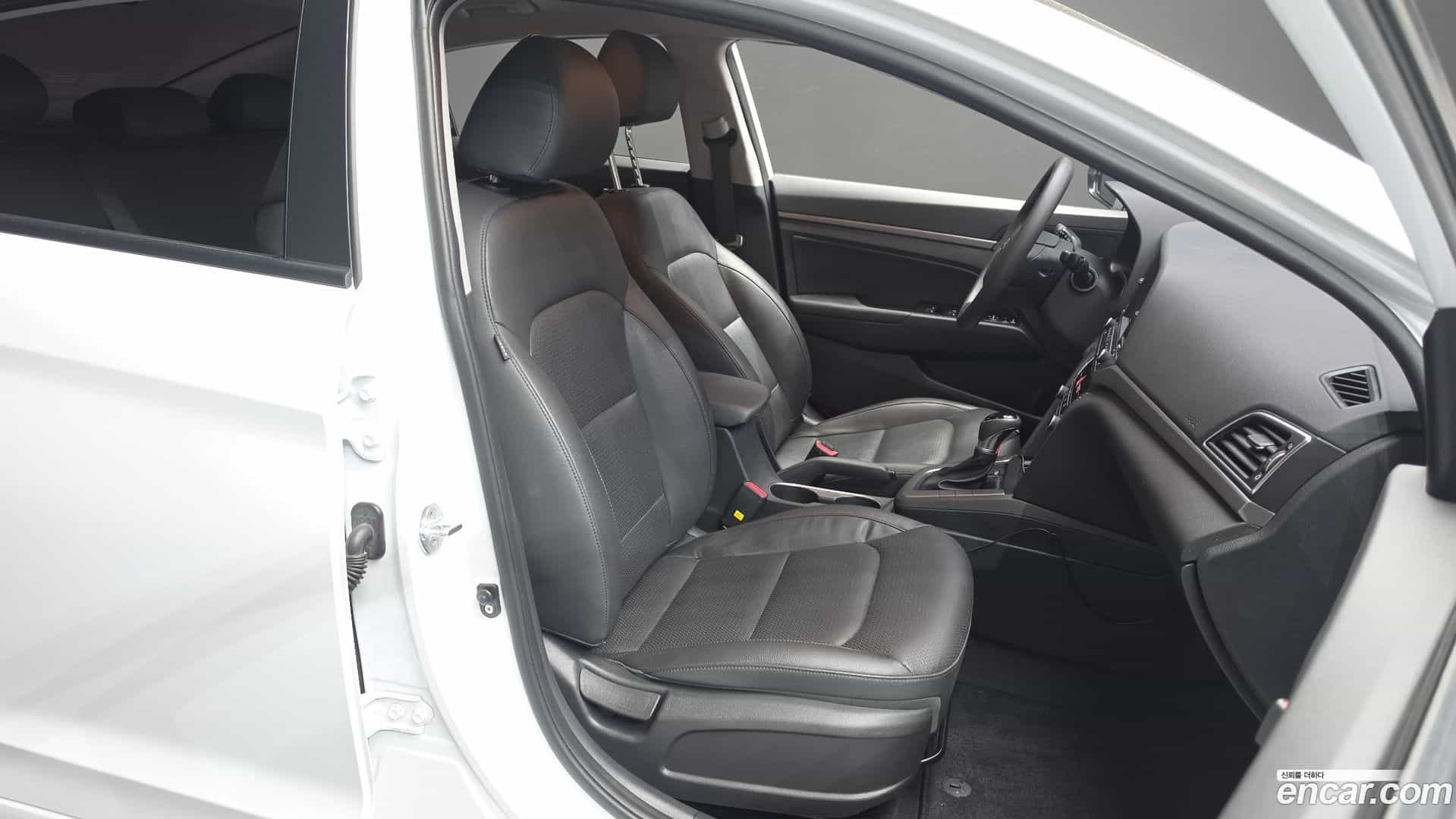 AVANTE Hyundai 2018.8-INNER-036