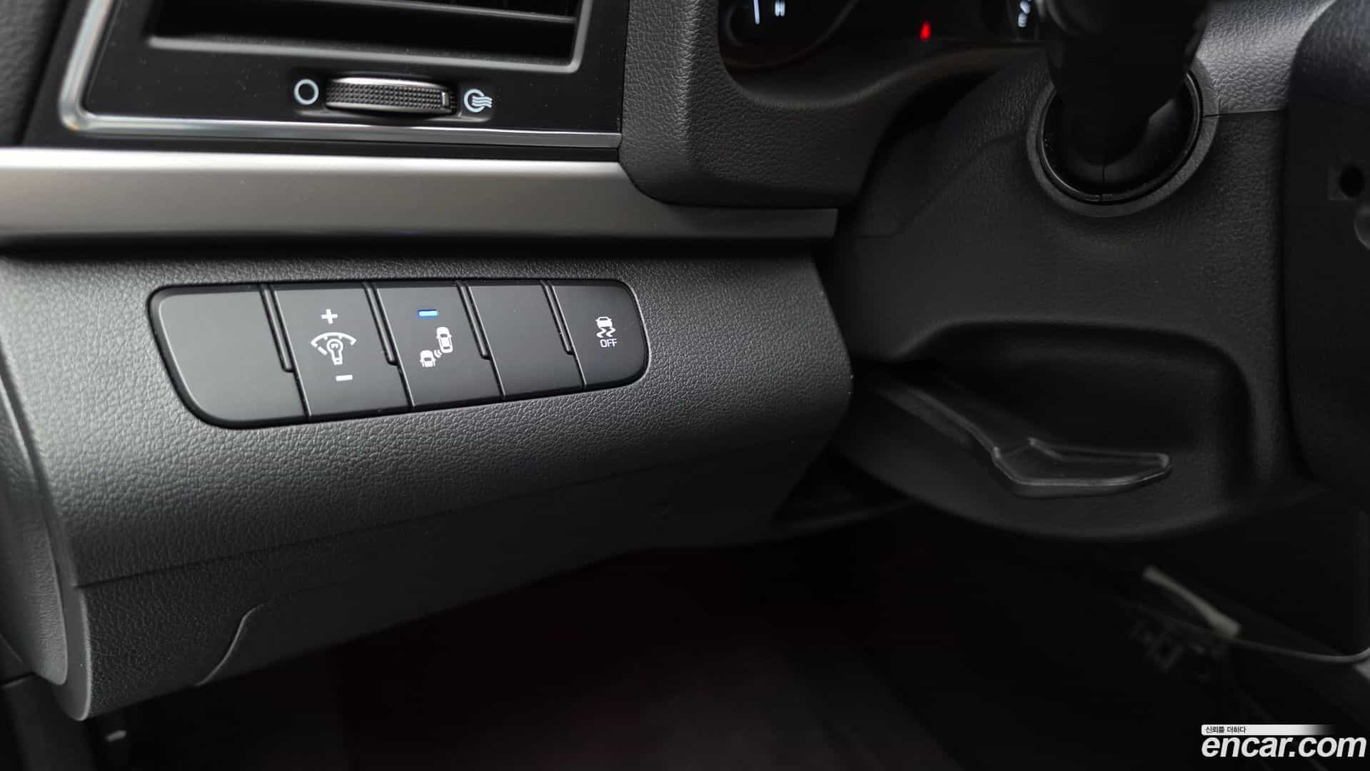 AVANTE Hyundai 2018.8-OPTION-040