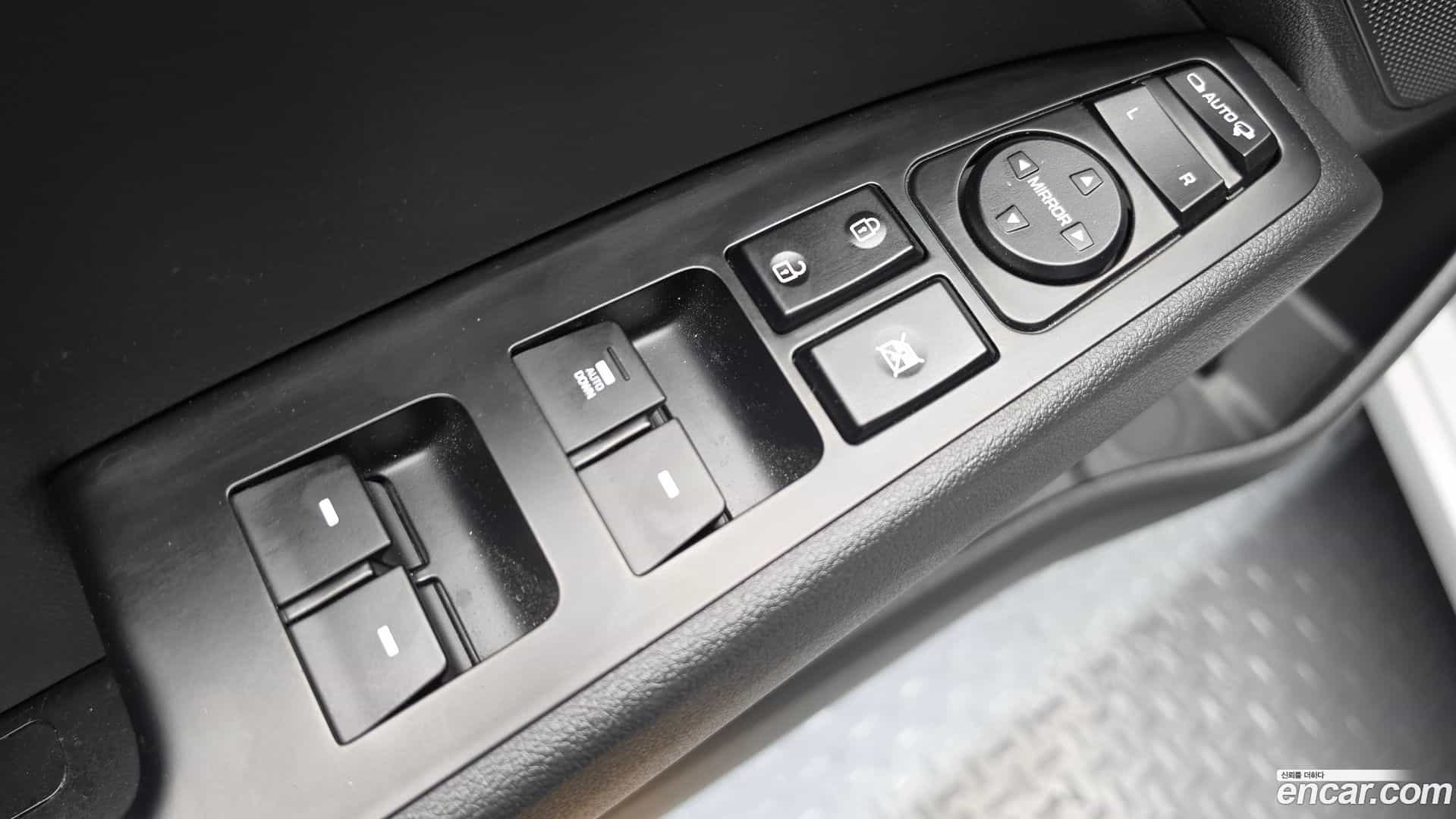 AVANTE Hyundai 2018.8-OPTION-041