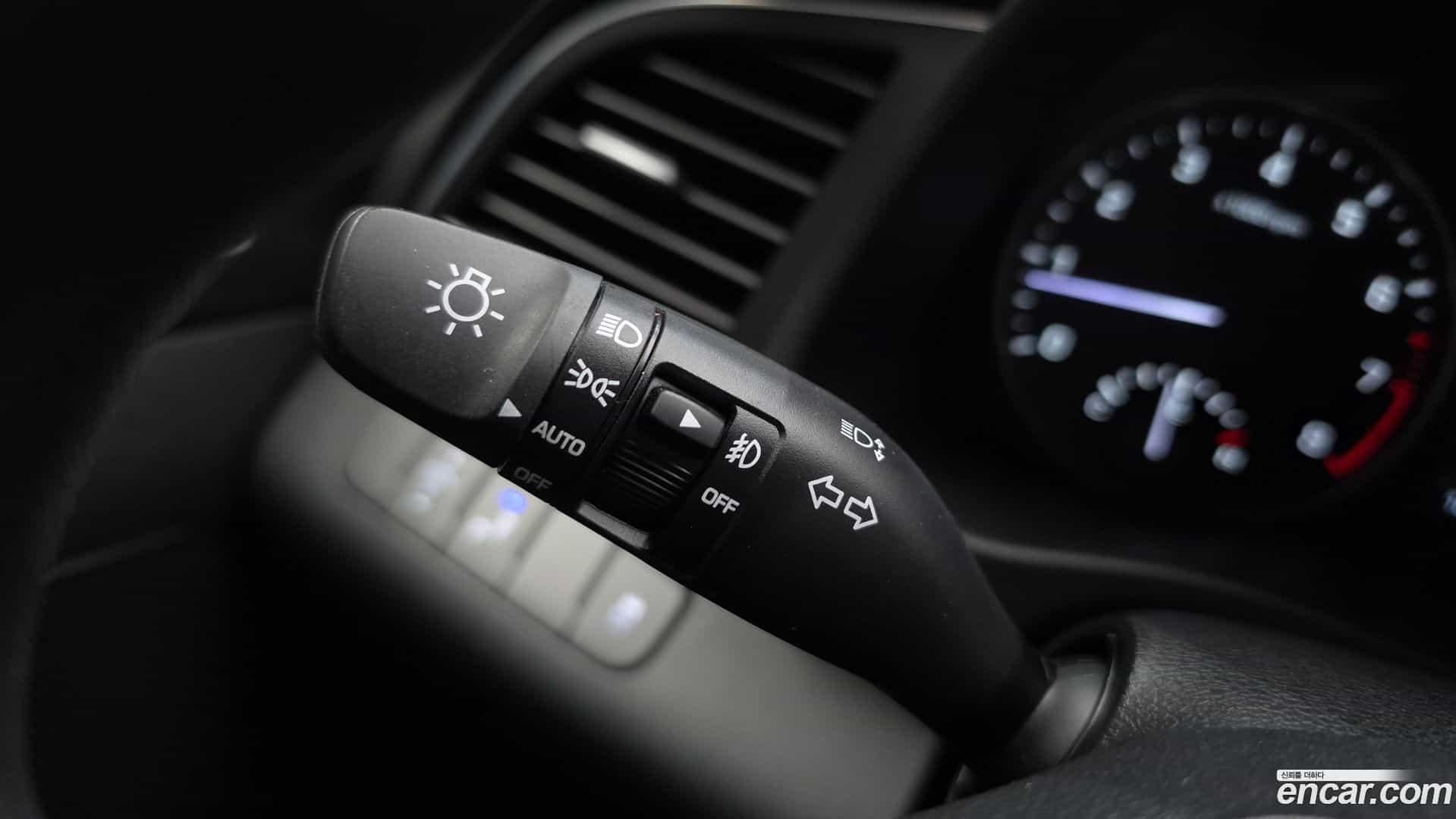 AVANTE Hyundai 2018.8-OPTION-042