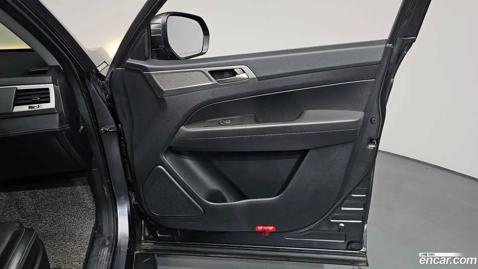 Rexton KG Mobility 2018.8-INNER-034
