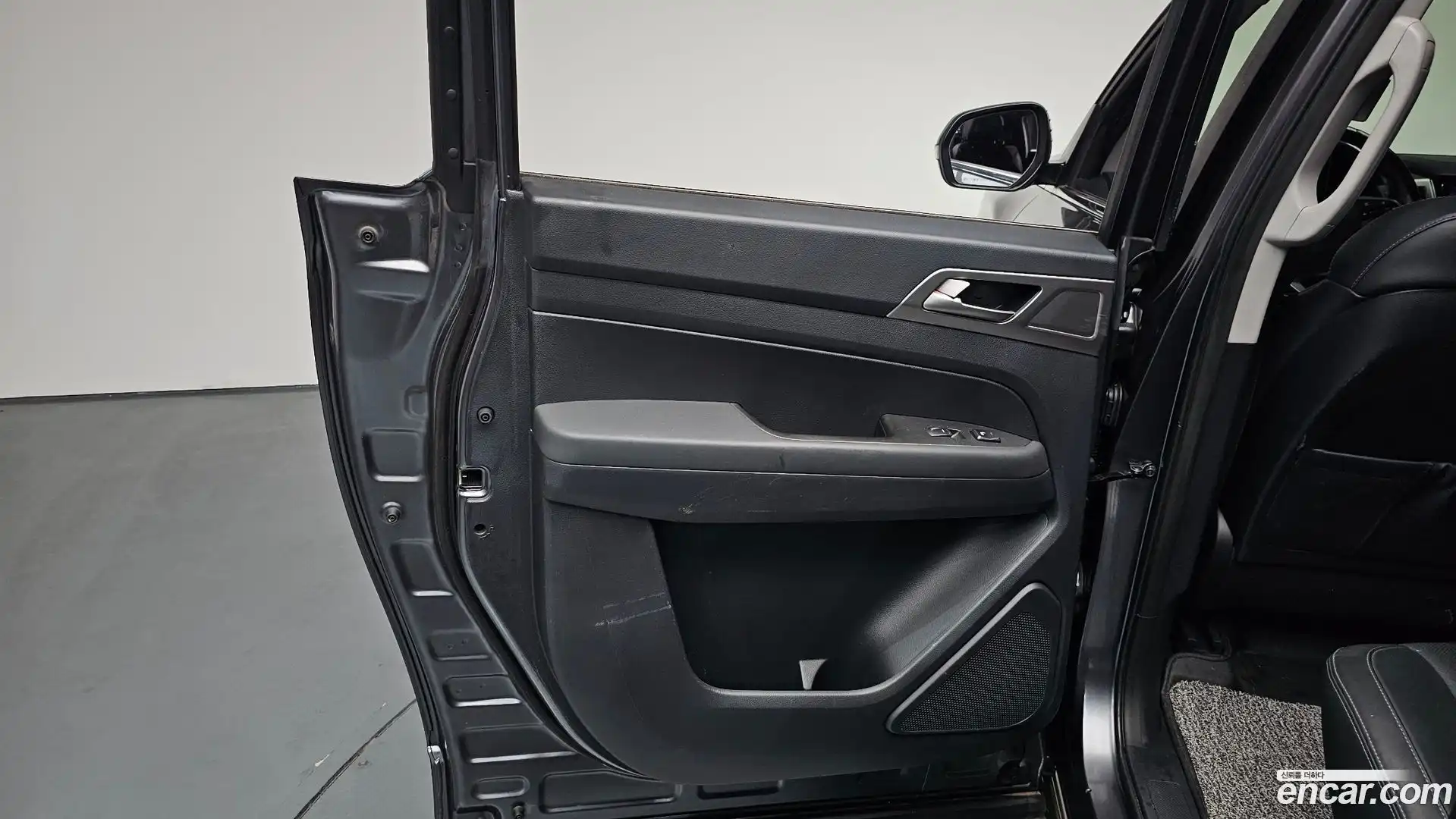 Rexton KG Mobility 2018.8-INNER-035