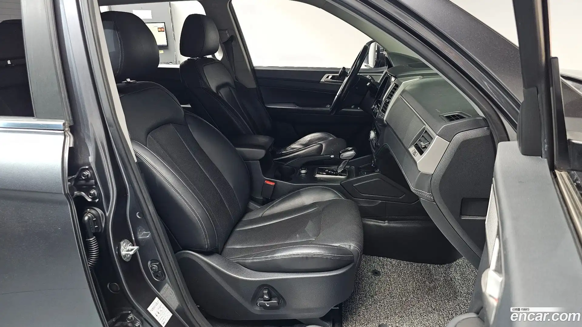 Rexton KG Mobility 2018.8-INNER-036