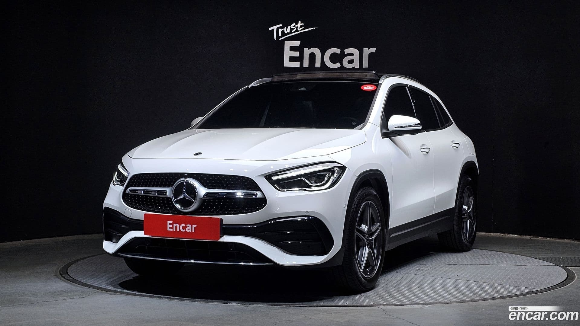 Main__Slider__Photo:GLA-Class Mercedes-Benz 2021.4-0