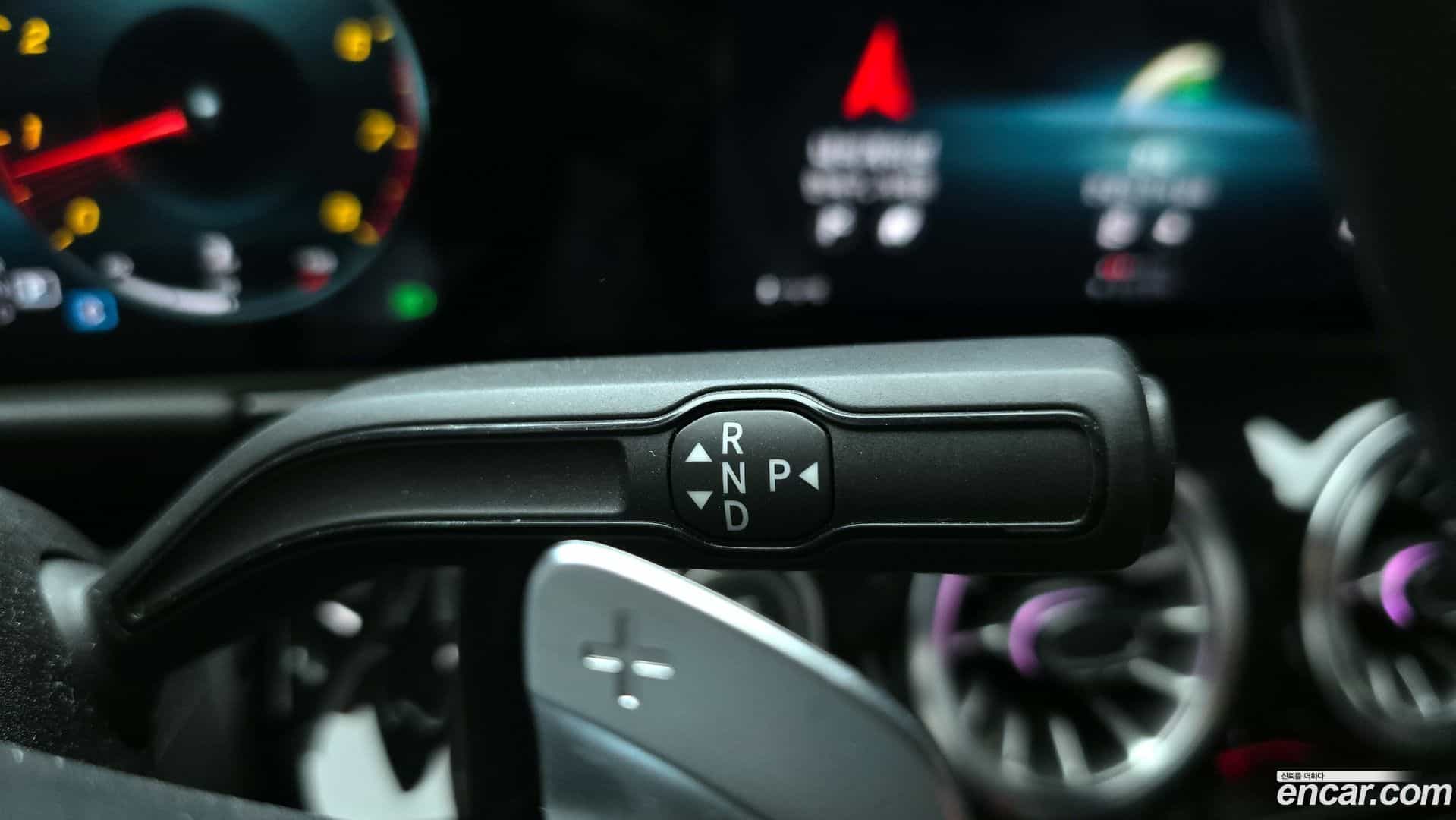 GLA-Class Mercedes-Benz 2021.4-INNER-009