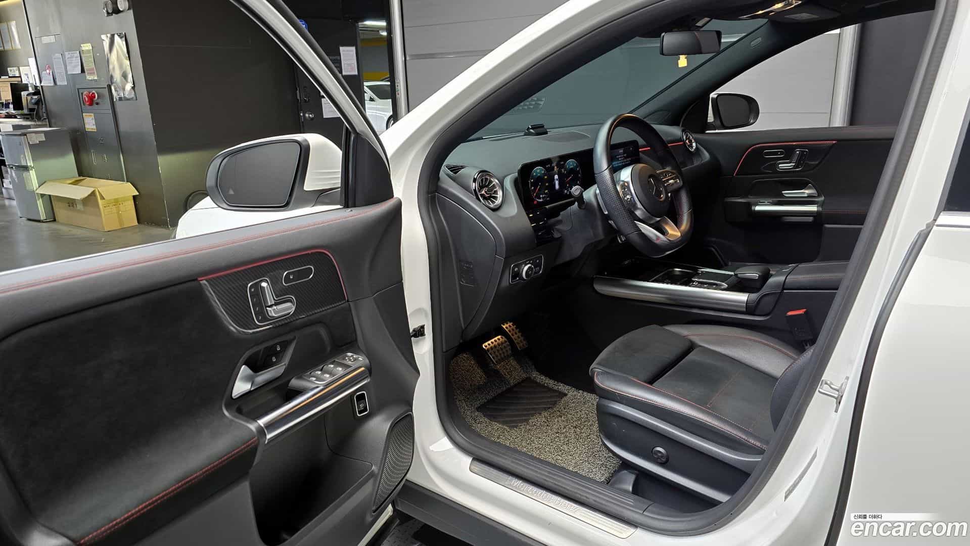 GLA-Class Mercedes-Benz 2021.4-INNER-010